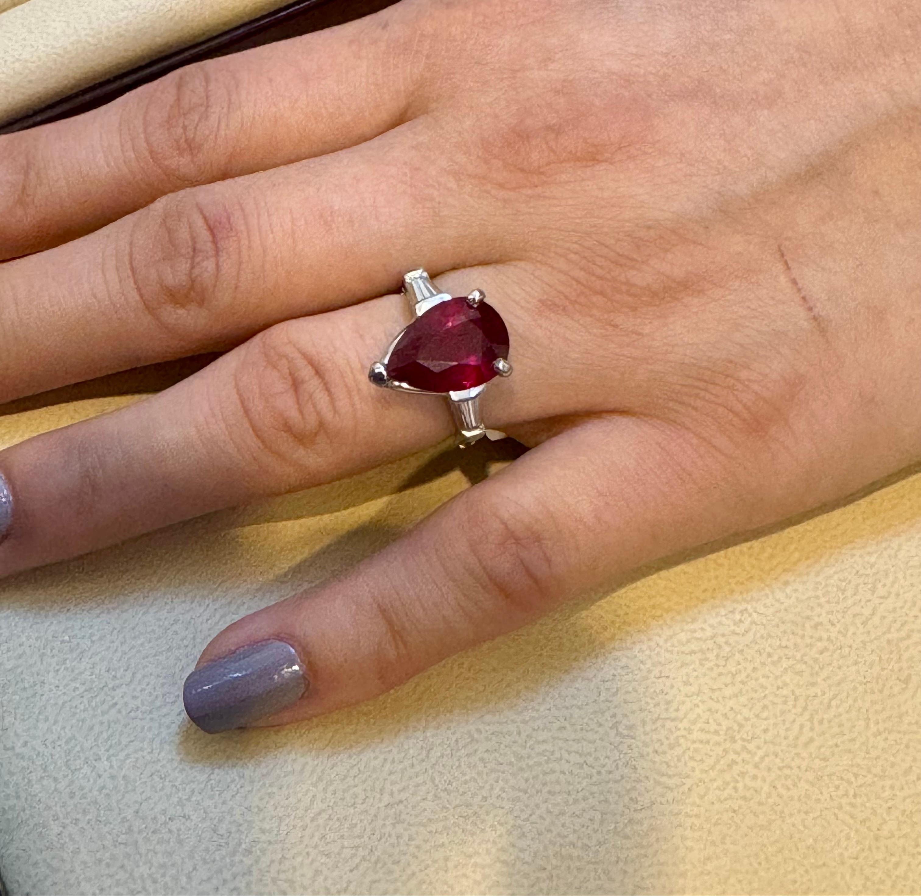 Anillo de oro blanco de 14 quilates con rubí tratado pera de 5 quilates y diamante de 0,25 quilates Talla 4,5 en venta 9