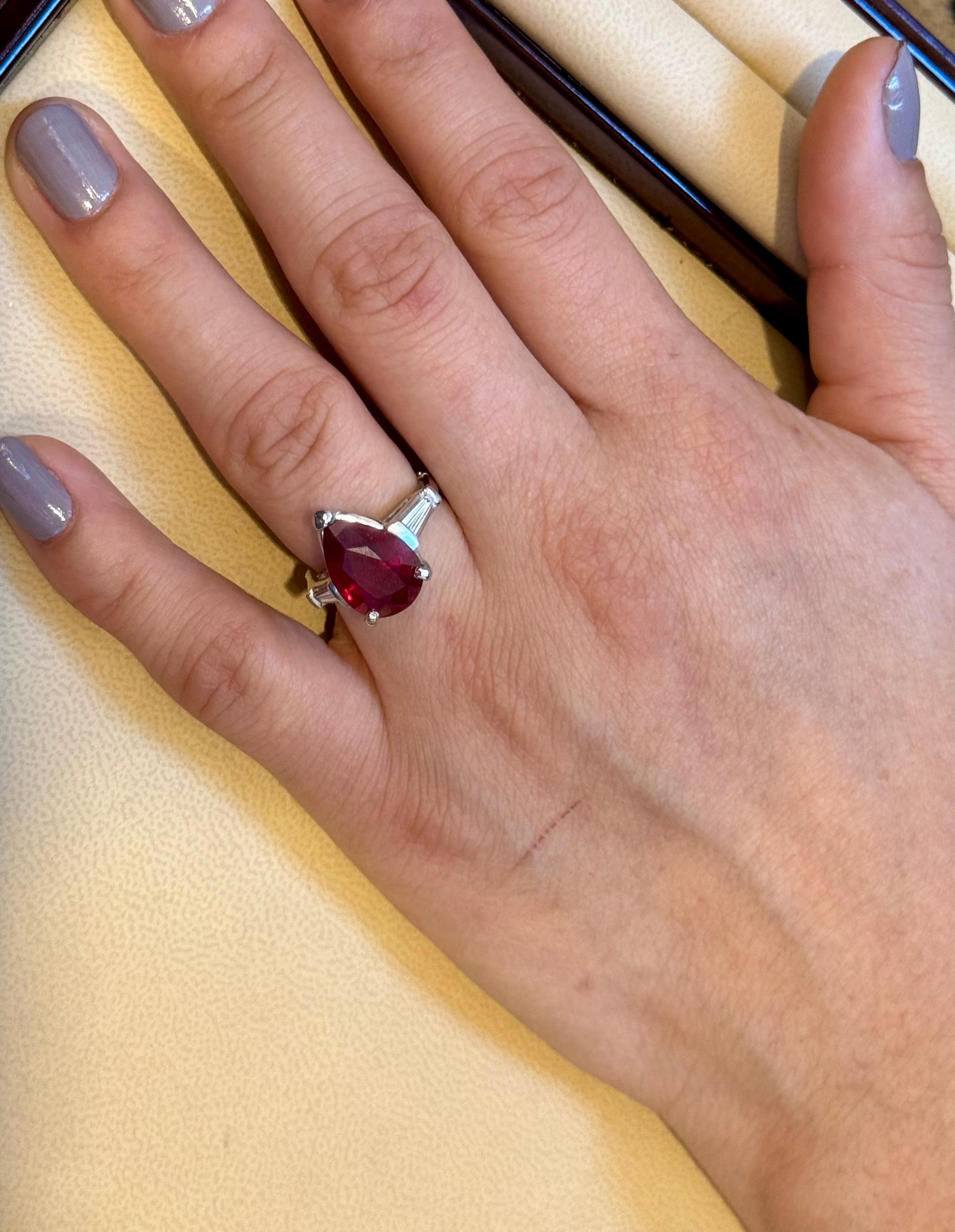 Anillo de oro blanco de 14 quilates con rubí tratado pera de 5 quilates y diamante de 0,25 quilates Talla 4,5 en venta 10