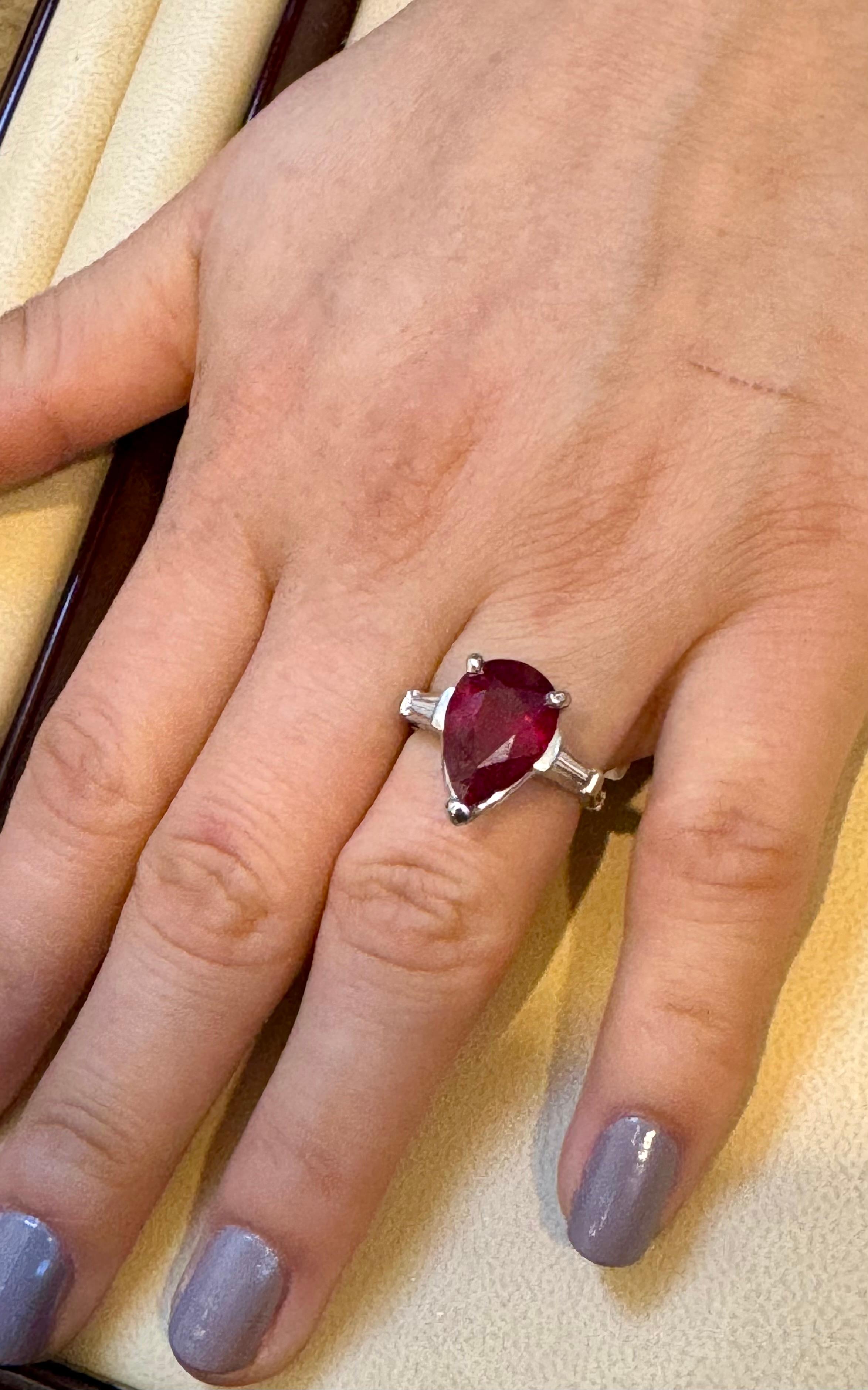 Anillo de oro blanco de 14 quilates con rubí tratado pera de 5 quilates y diamante de 0,25 quilates Talla 4,5 en venta 12