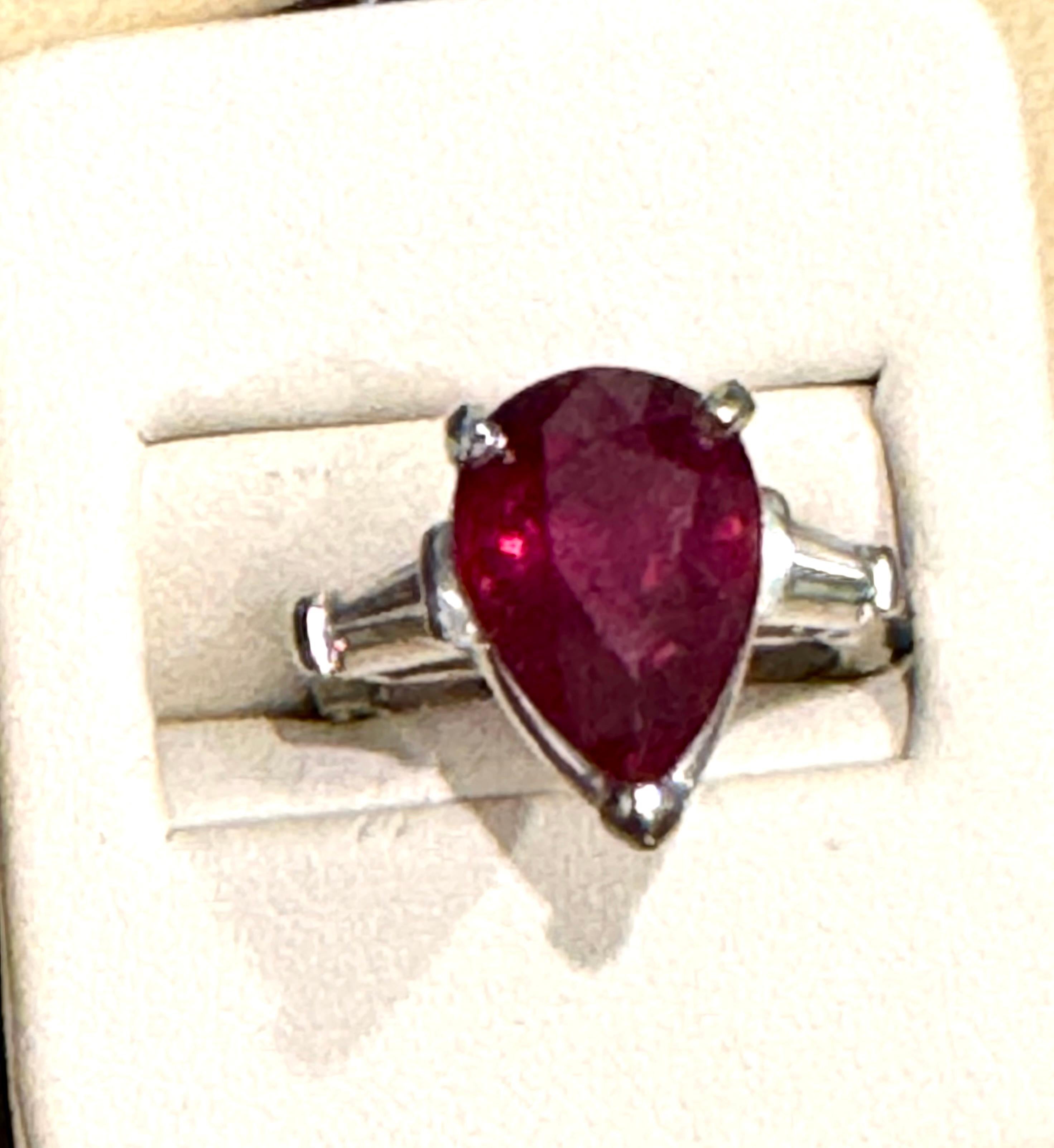 Anillo de oro blanco de 14 quilates con rubí tratado pera de 5 quilates y diamante de 0,25 quilates Talla 4,5 en Excelente estado para la venta en New York, NY
