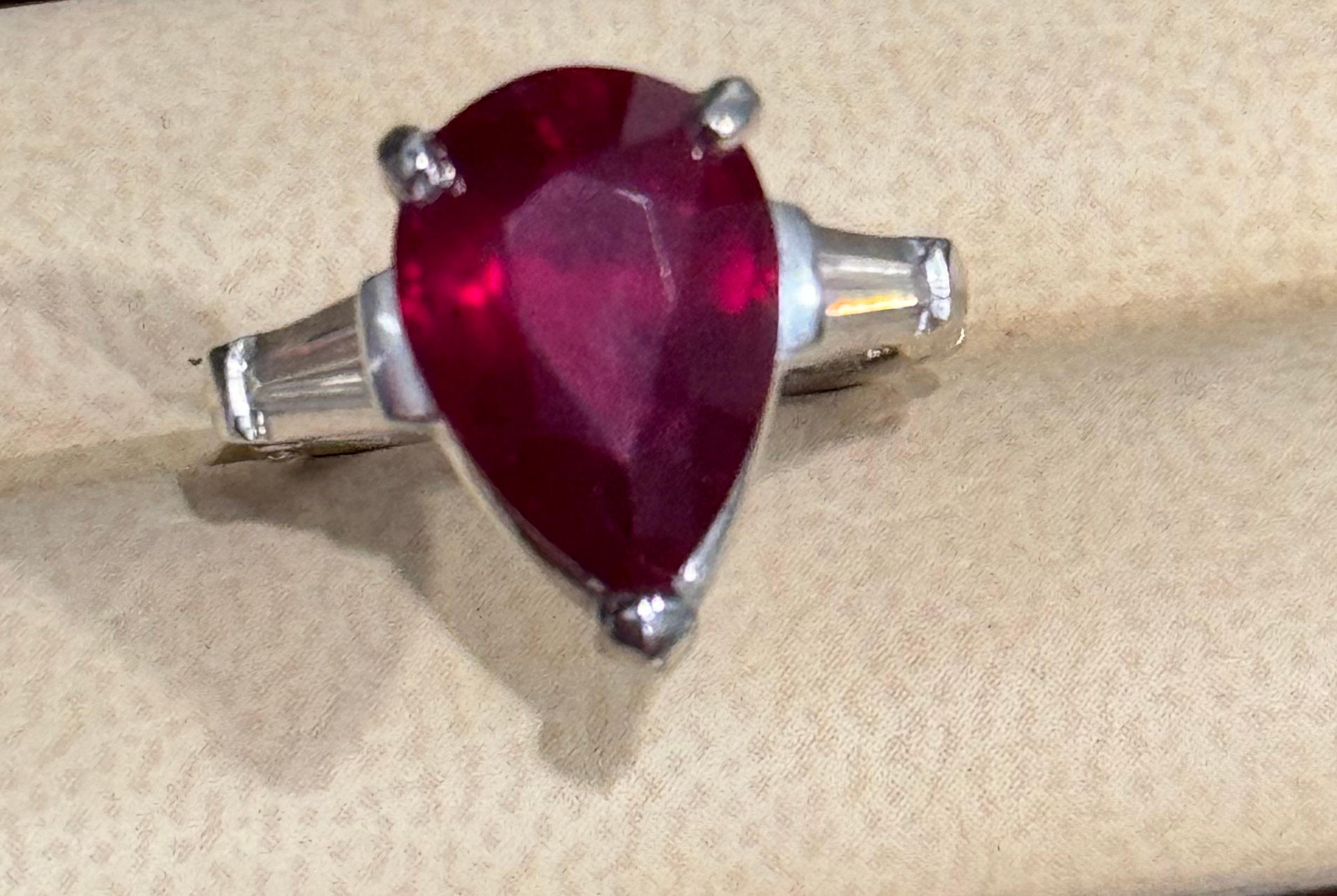 De los hombres Anillo de oro blanco de 14 quilates con rubí tratado pera de 5 quilates y diamante de 0,25 quilates Talla 4,5 en venta