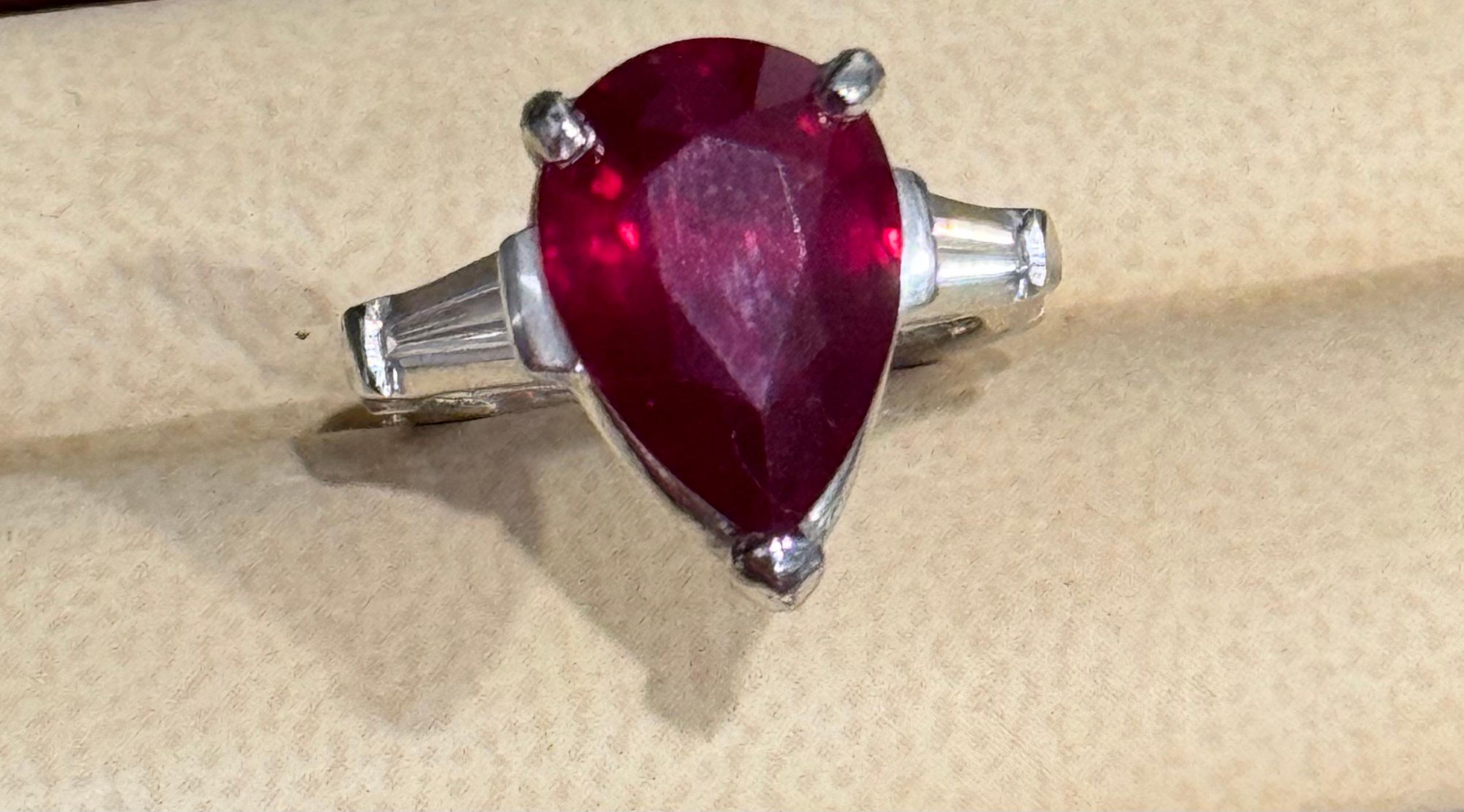 Anillo de oro blanco de 14 quilates con rubí tratado pera de 5 quilates y diamante de 0,25 quilates Talla 4,5 en venta 1