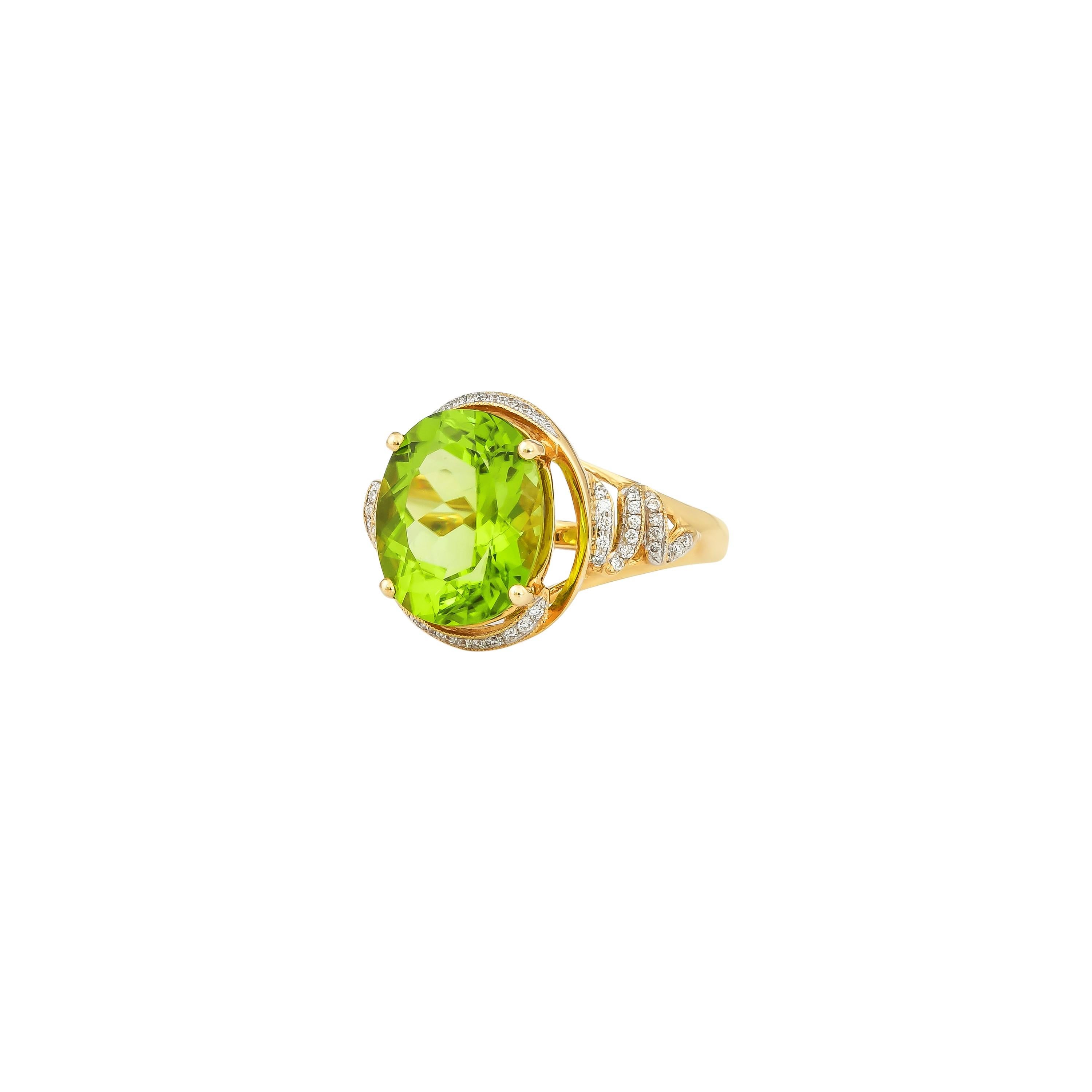 5 Karat Peridot und Diamant-Ring aus 18 Karat Gelbgold (Zeitgenössisch) im Angebot