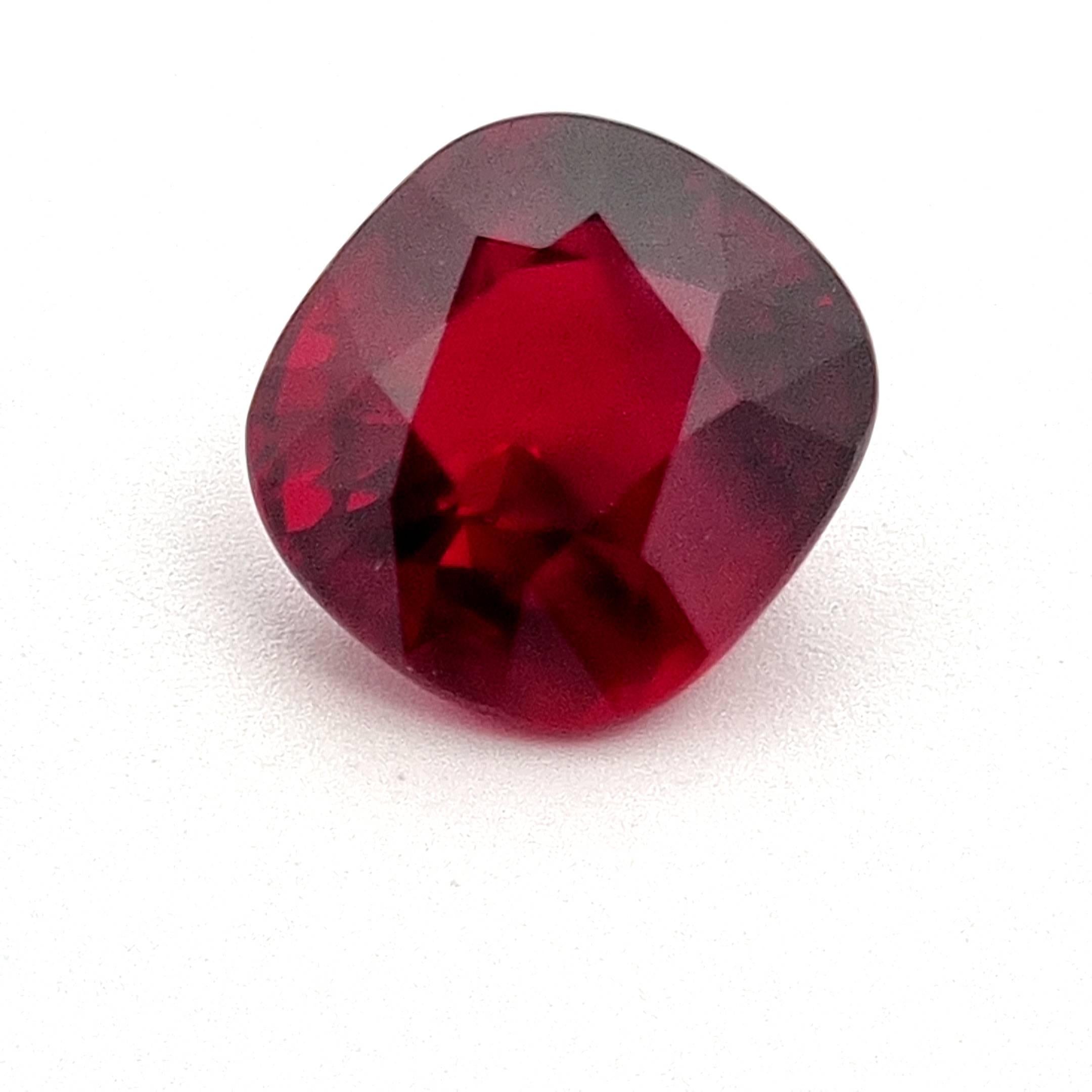 Rubí rojo sangre de paloma de 5 quilates Corte cojín en venta