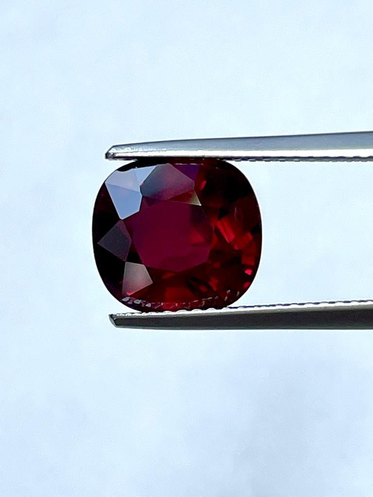 Rubí rojo sangre de paloma de 5 quilates en venta 3