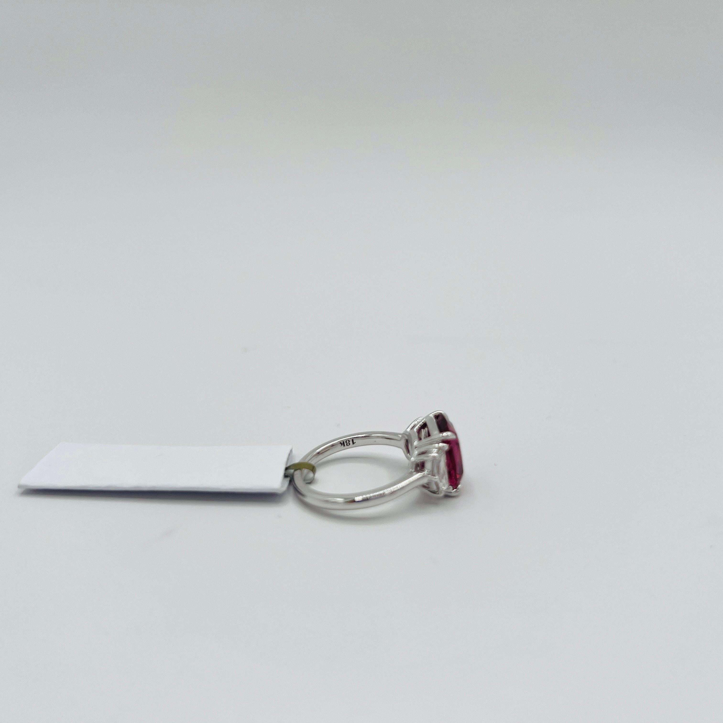 Anello con zaffiro rosa a cuscino e diamante Cadillac da 5 carati in oro bianco 18 carati In condizioni Nuovo a Los Angeles, CA