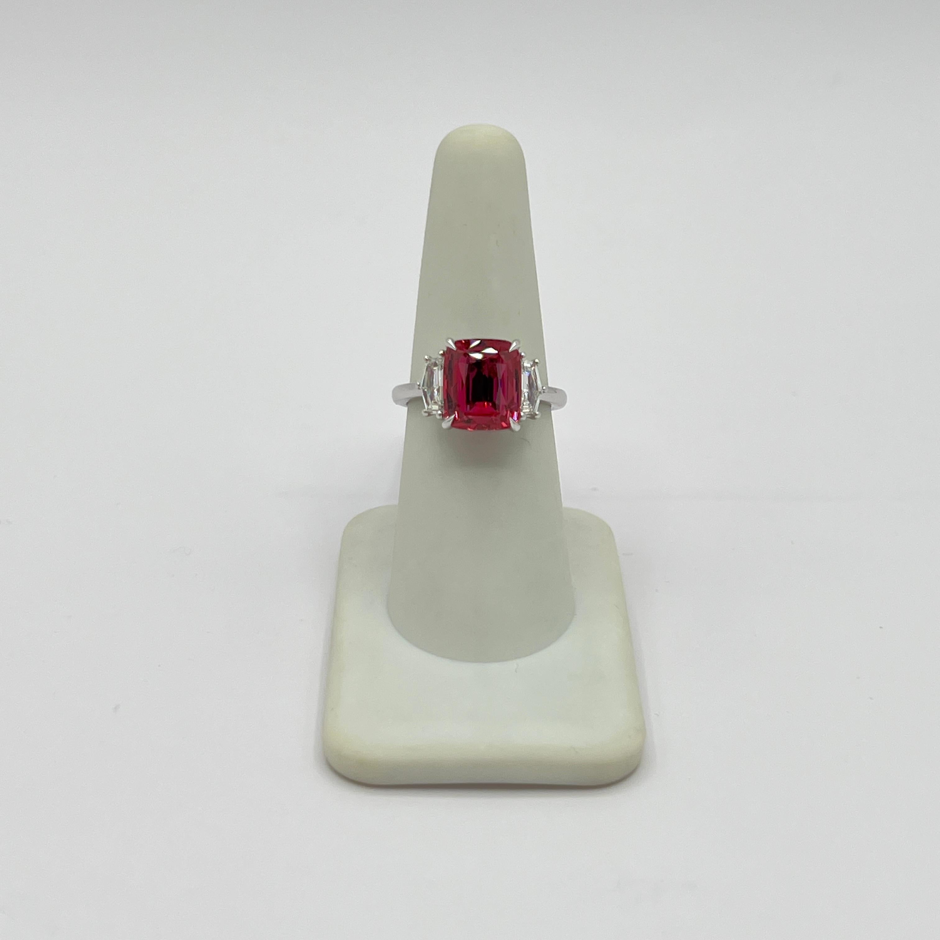 Anello con zaffiro rosa a cuscino e diamante Cadillac da 5 carati in oro bianco 18 carati 1