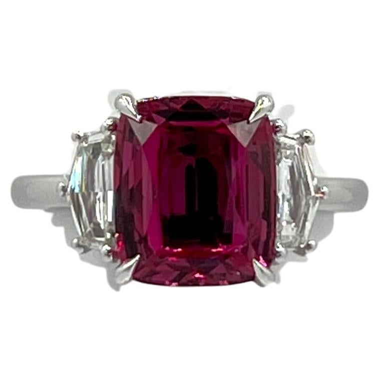 Anello con zaffiro rosa a cuscino e diamante Cadillac da 5 carati in oro bianco 18 carati