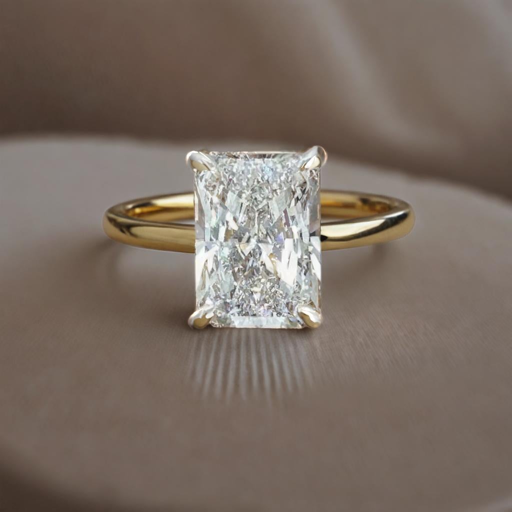 En vente :  Bague de fiançailles en or blanc 18 carats 8 carats taille rayonnante 3