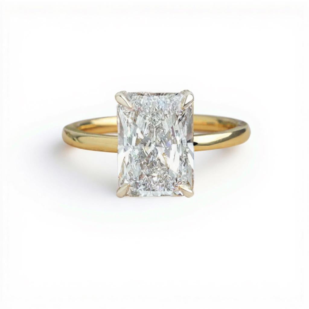 En vente :  Bague de fiançailles en or blanc 18 carats 8 carats taille rayonnante 4