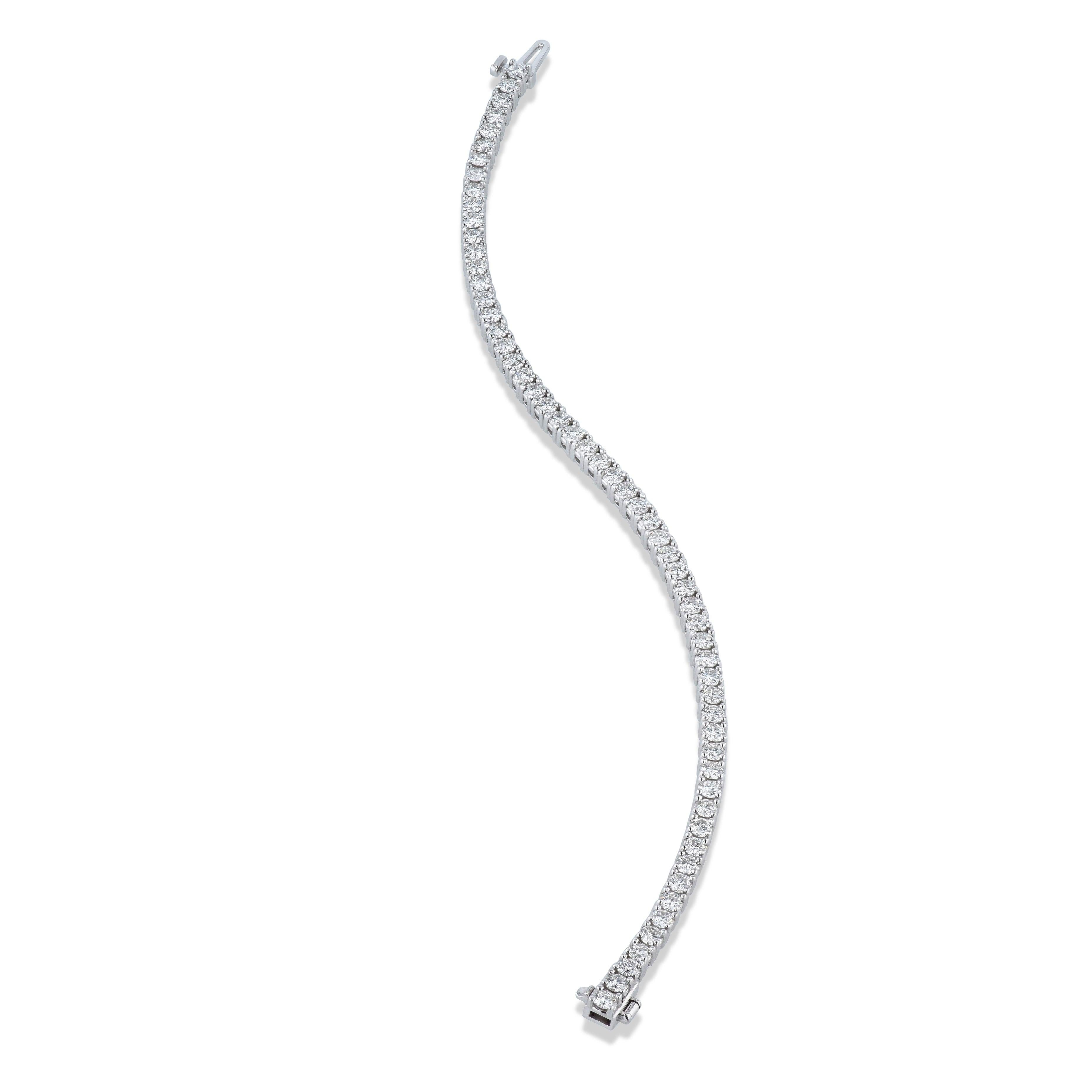 This gorgeous 18kt White Gold Tennis Bracelet showcases 58 Round Brilliant Cut Diamonds that sparkle! Expertly crafted with a 4-prong setting and handmade by H&H Jewels, it's a breathtaking beauty!
Diamond White Gold Tennis Bracelet
18kt White