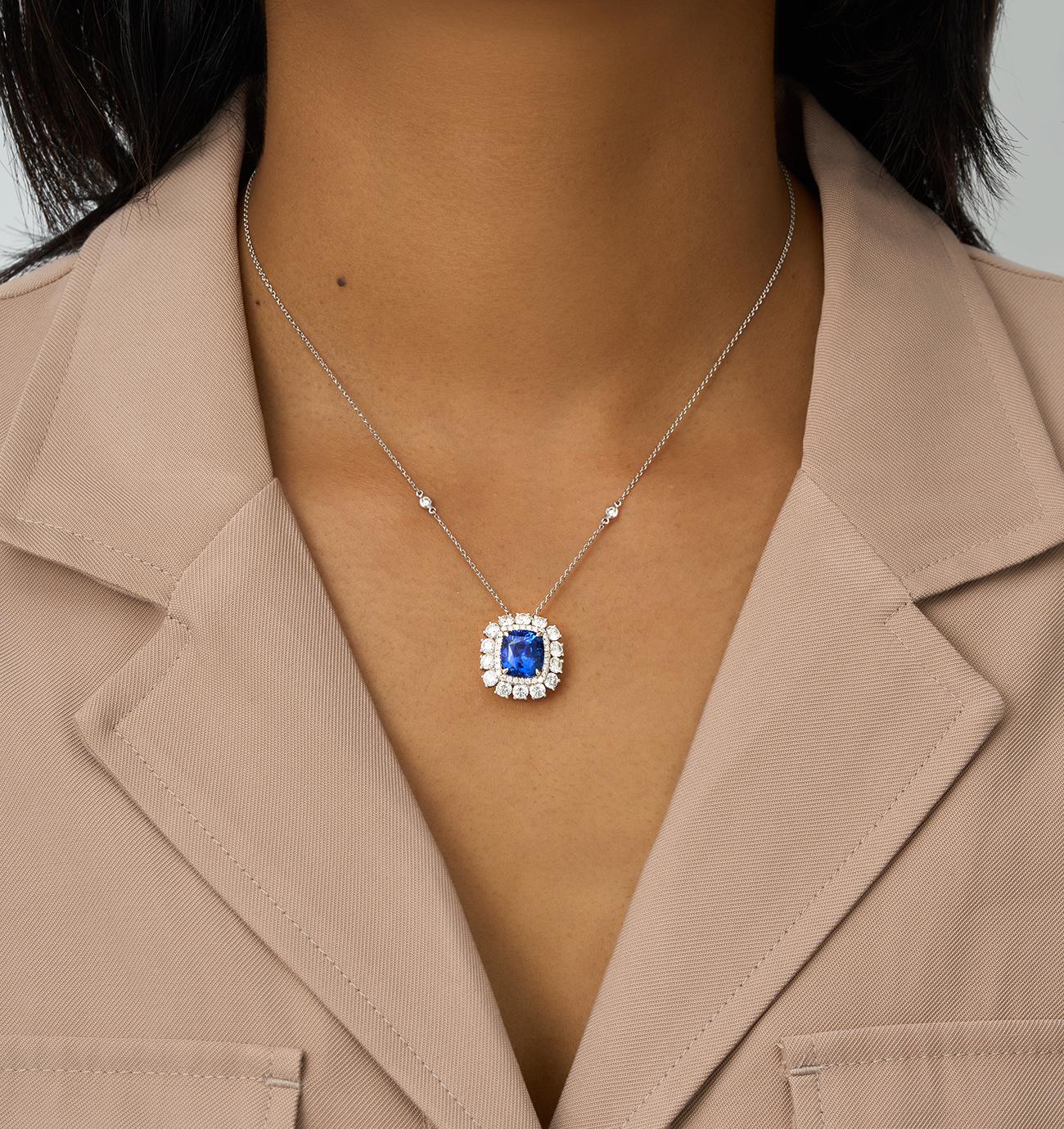Taille coussin Bague et pendentif convertible en saphir bleu royal naturel de 5 carats et diamants  en vente
