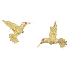 .5 Carat Ruby Yellow Gold Hummingbird Brooch Set