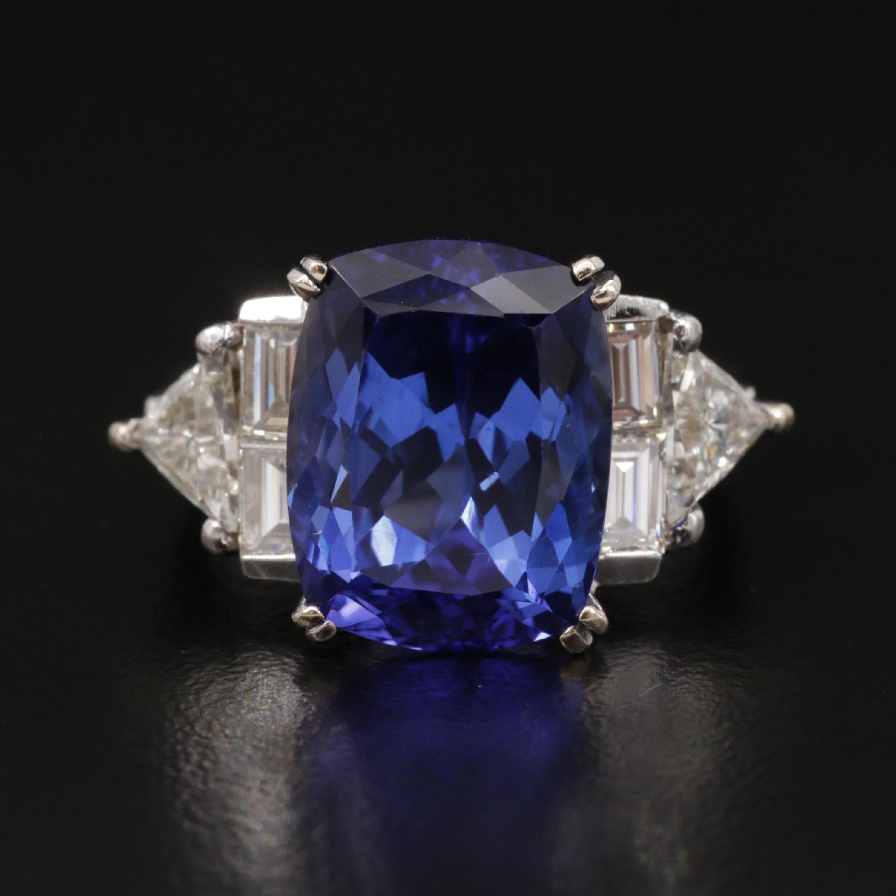 For Sale:  4 Carat Natural Sapphire Diamond Engagement Ring Set in 18K Gold, Cocktail Ring 2