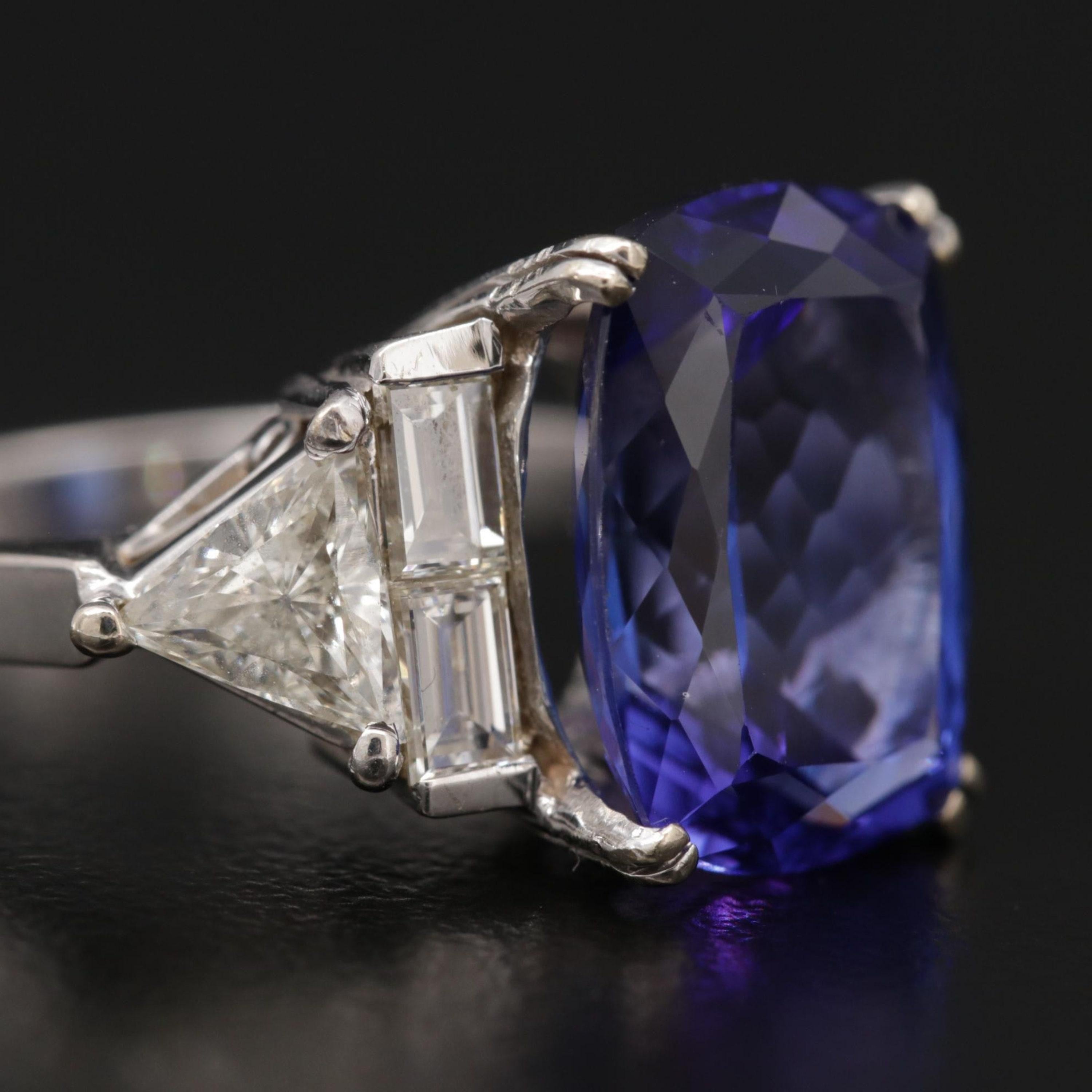 For Sale:  4 Carat Natural Sapphire Diamond Engagement Ring Set in 18K Gold, Cocktail Ring 5