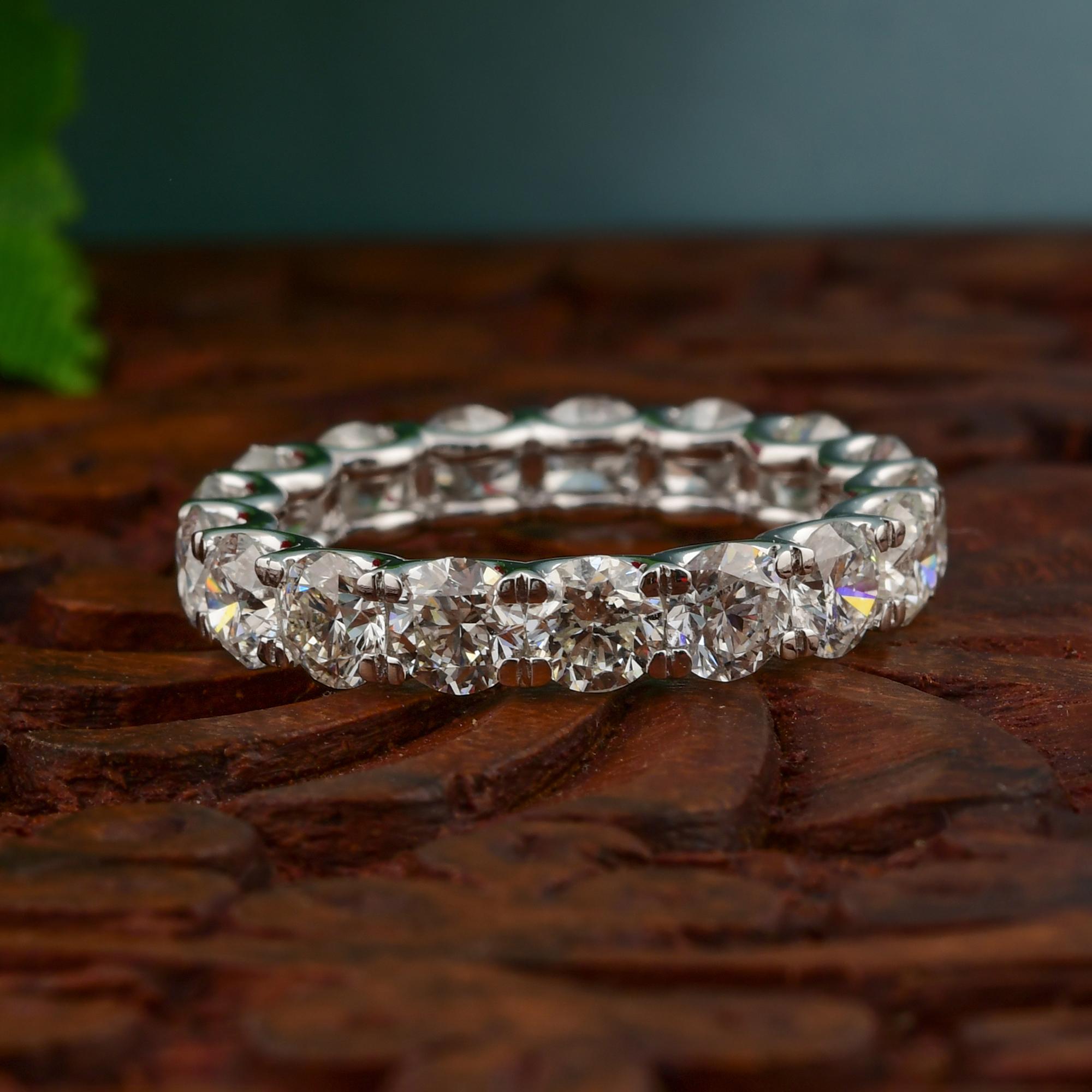 Moderne 5 Carat SI/H Round Brilliant Cut Diamond Band Ring 14 Karat White Gold Jewelry en vente