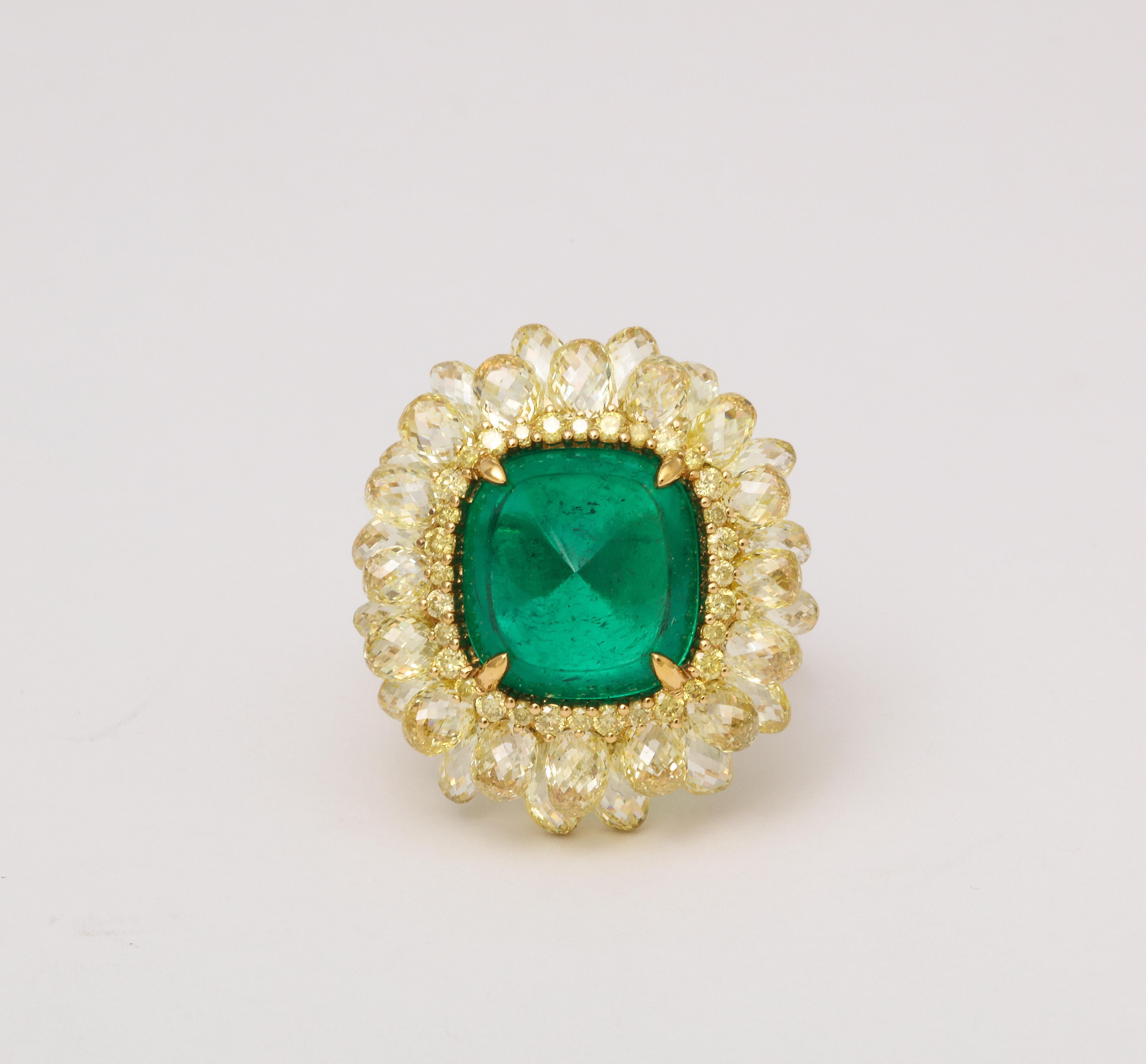 5 carat Sugarloaf Cabochon Emerald and Yellow Diamond Ring In New Condition For Sale In New York, NY