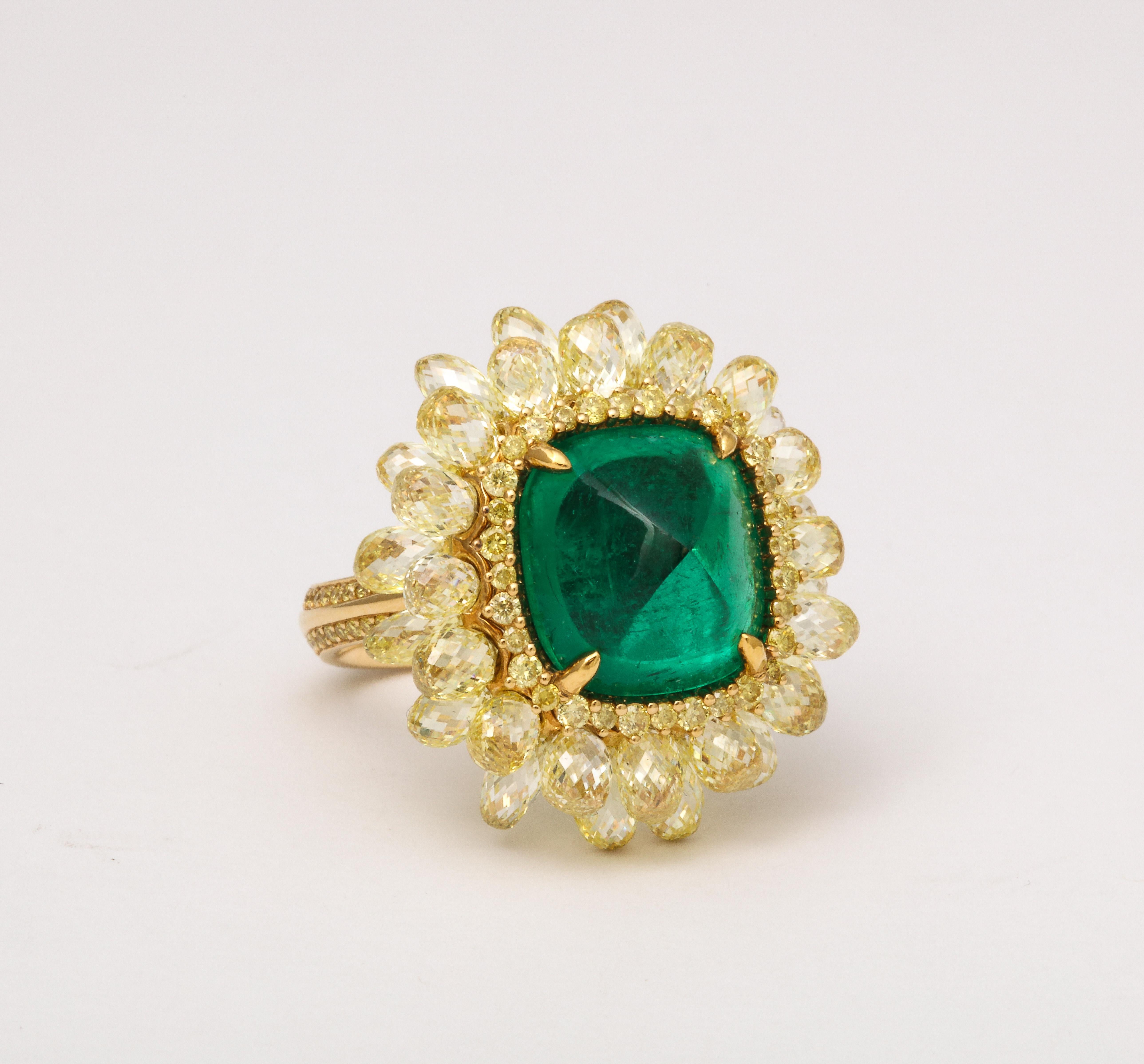 Women's or Men's 5 carat Sugarloaf Cabochon Emerald and Yellow Diamond Ring For Sale