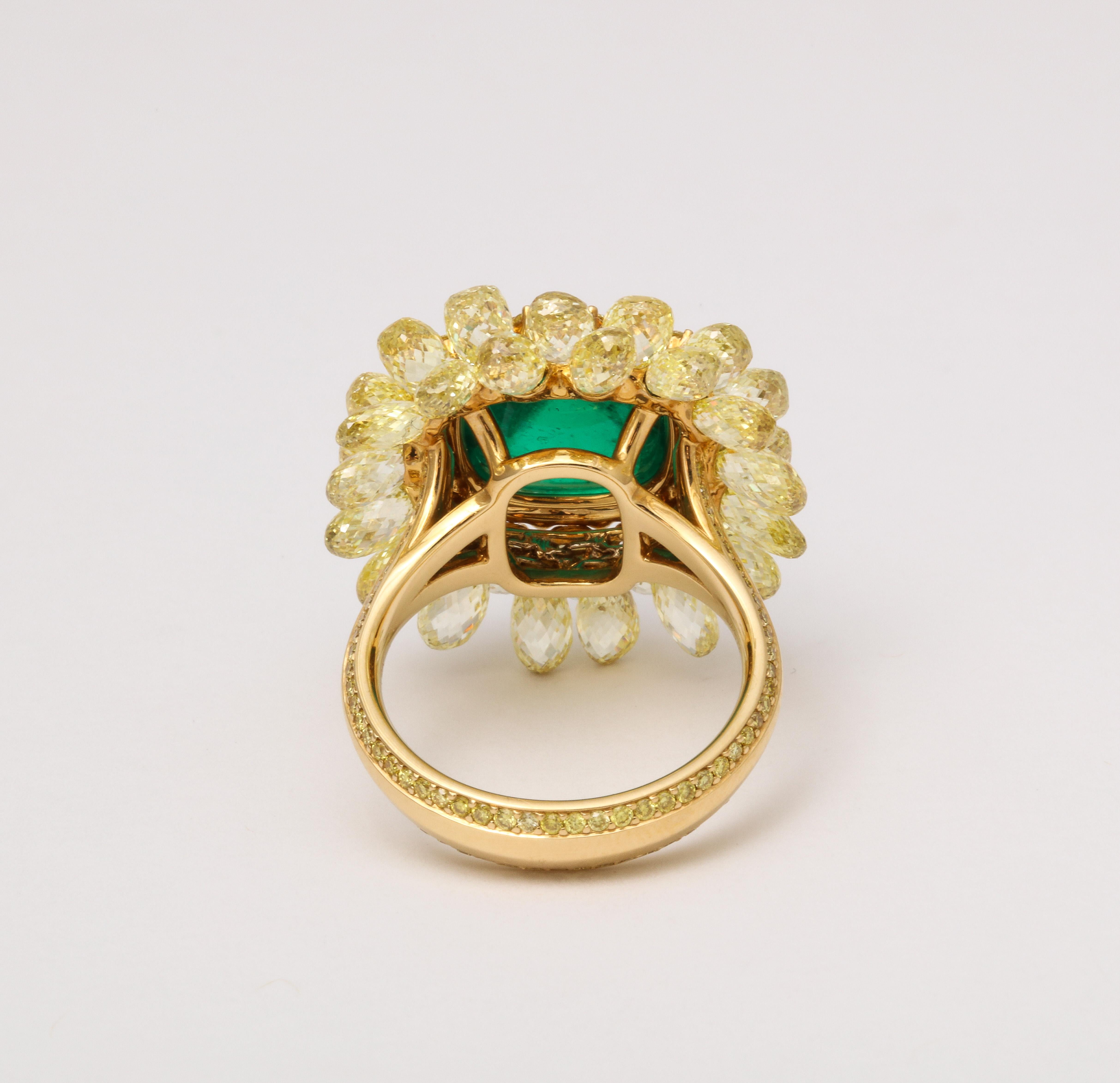 Anillo de Esmeralda y Diamante Amarillo con Cabujón de Pan de Azúcar de 5 quilates en venta 1
