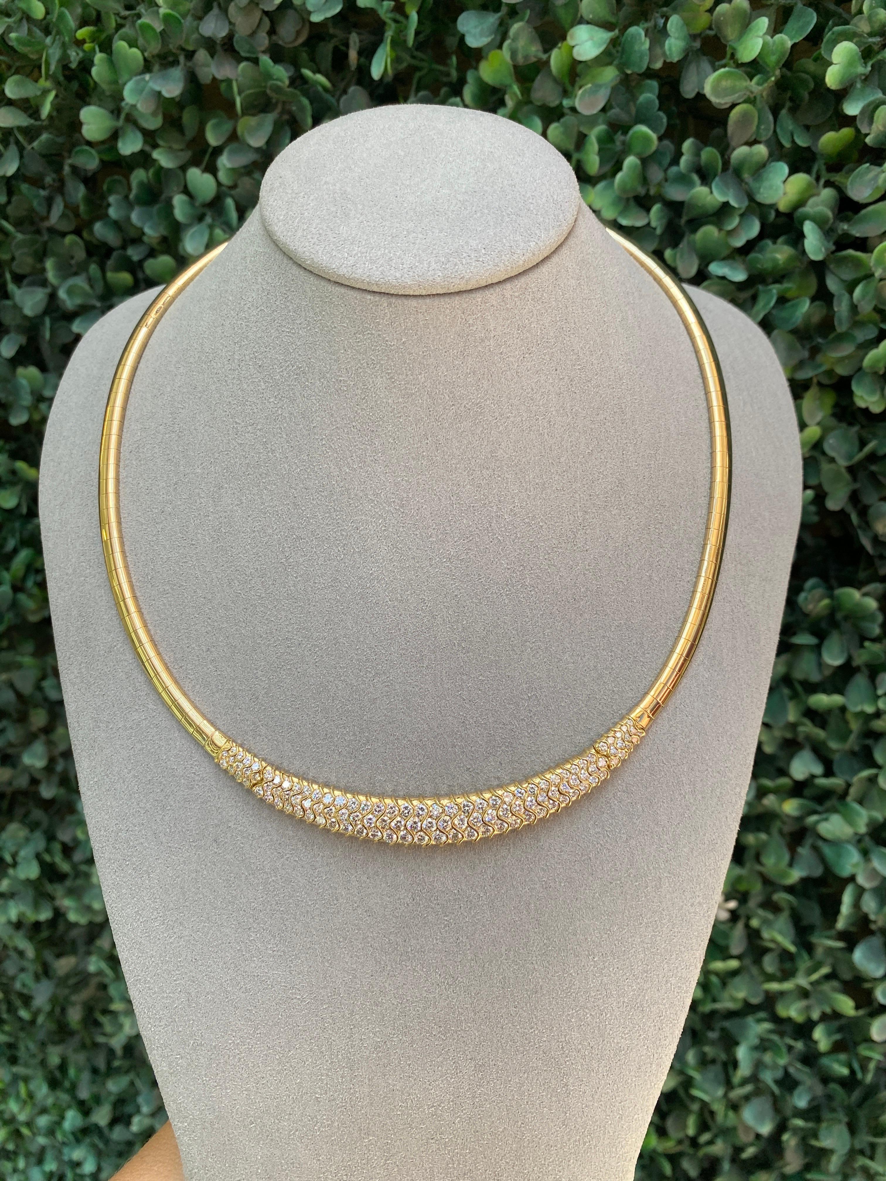 Collier Omega en or jaune 18 carats avec diamants ronds d'un poids total de 5 carats en vente 10
