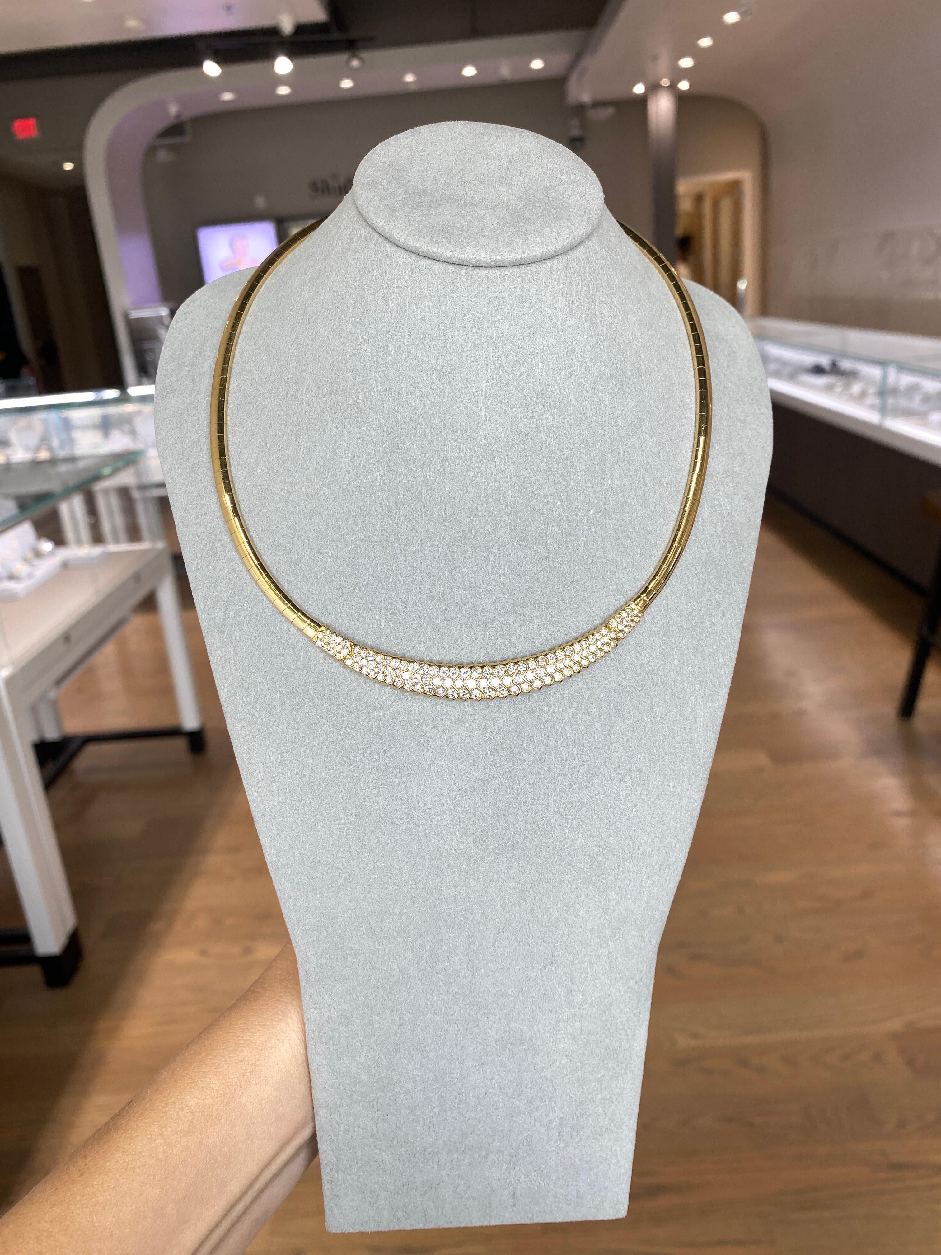 Collier Omega en or jaune 18 carats avec diamants ronds d'un poids total de 5 carats Excellent état - En vente à Houston, TX