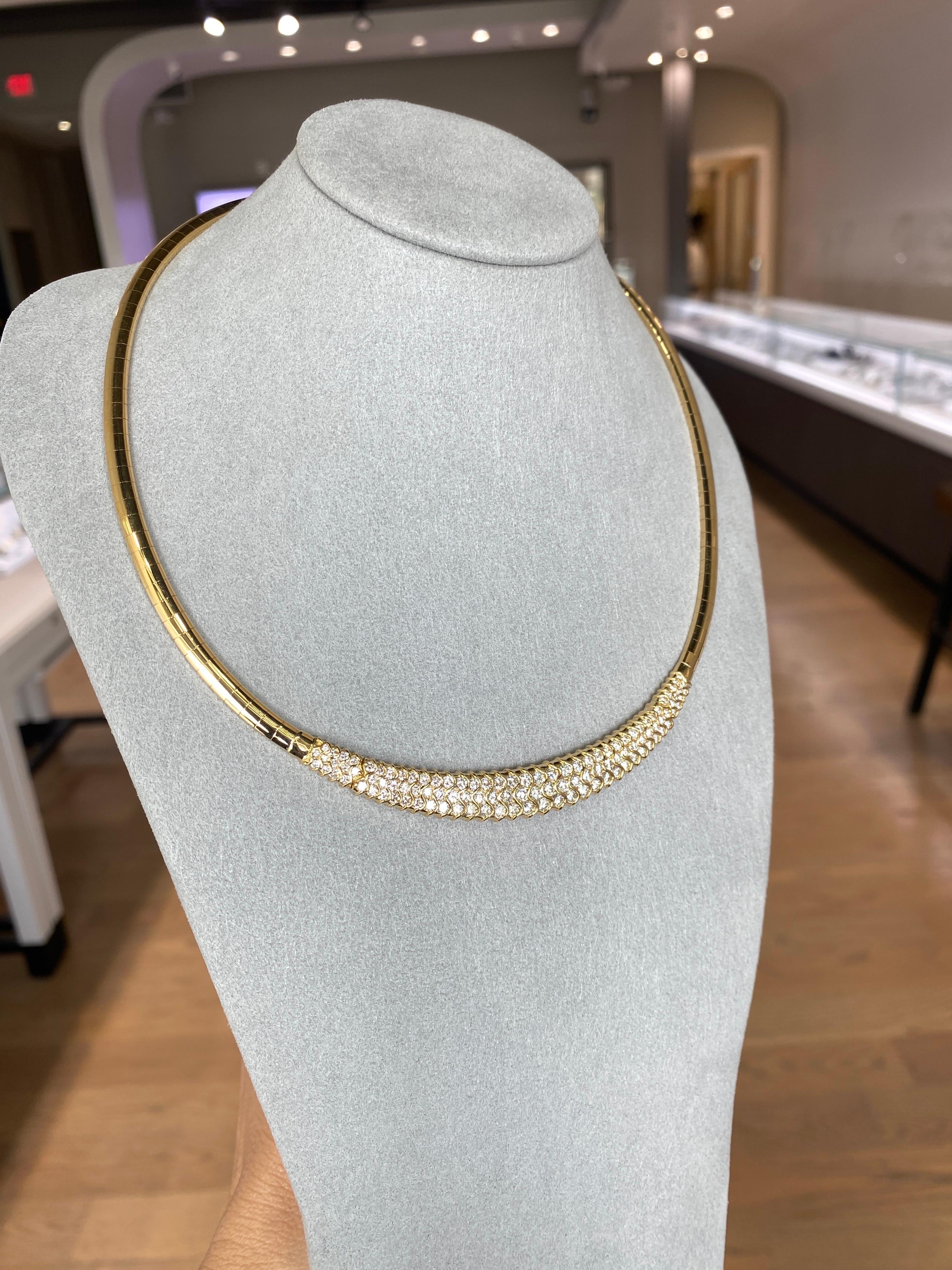 Collier Omega en or jaune 18 carats avec diamants ronds d'un poids total de 5 carats Unisexe en vente