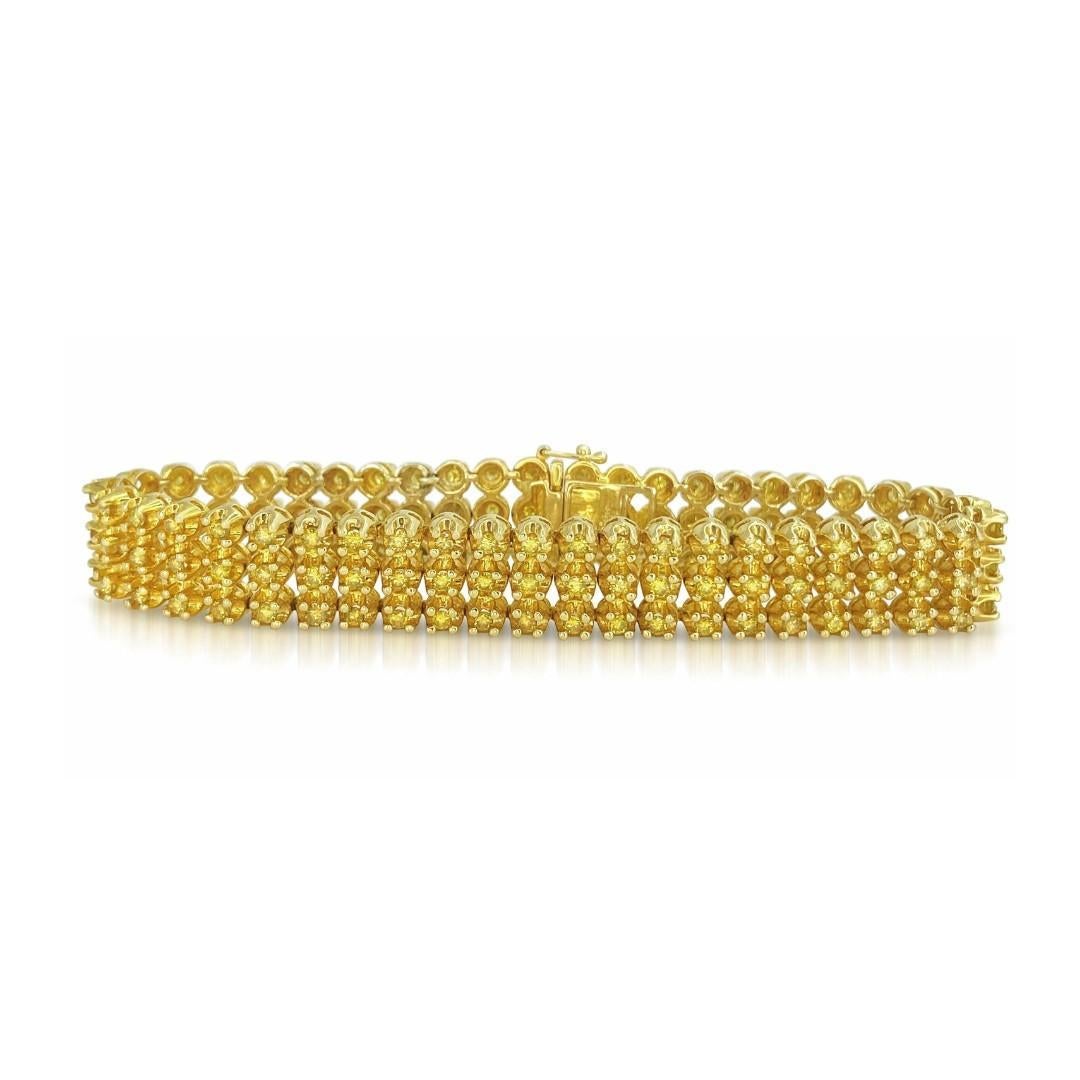 Questo articolo è realizzato su ordinazione. I pesi dei carati, i pesi dell'oro e le misure sono soggetti a leggere variazioni. 

Regala a te stesso o a un amico/partner questo classico bracciale a maglie con diamanti gialli. Tutti i 141 diamanti