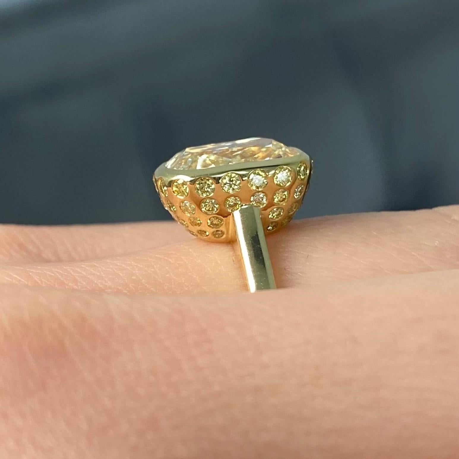 Rare Colors 5 Carat Yellow Diamond Bezel Mosaic Statement Ring In New Condition For Sale In New York, NY
