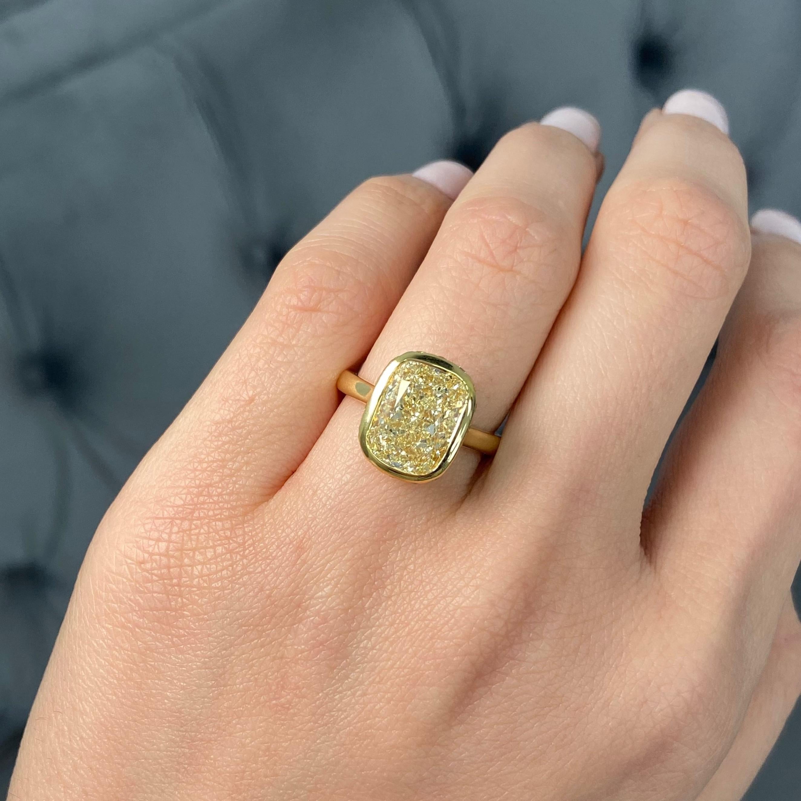 Women's Rare Colors 5 Carat Yellow Diamond Bezel Mosaic Statement Ring For Sale