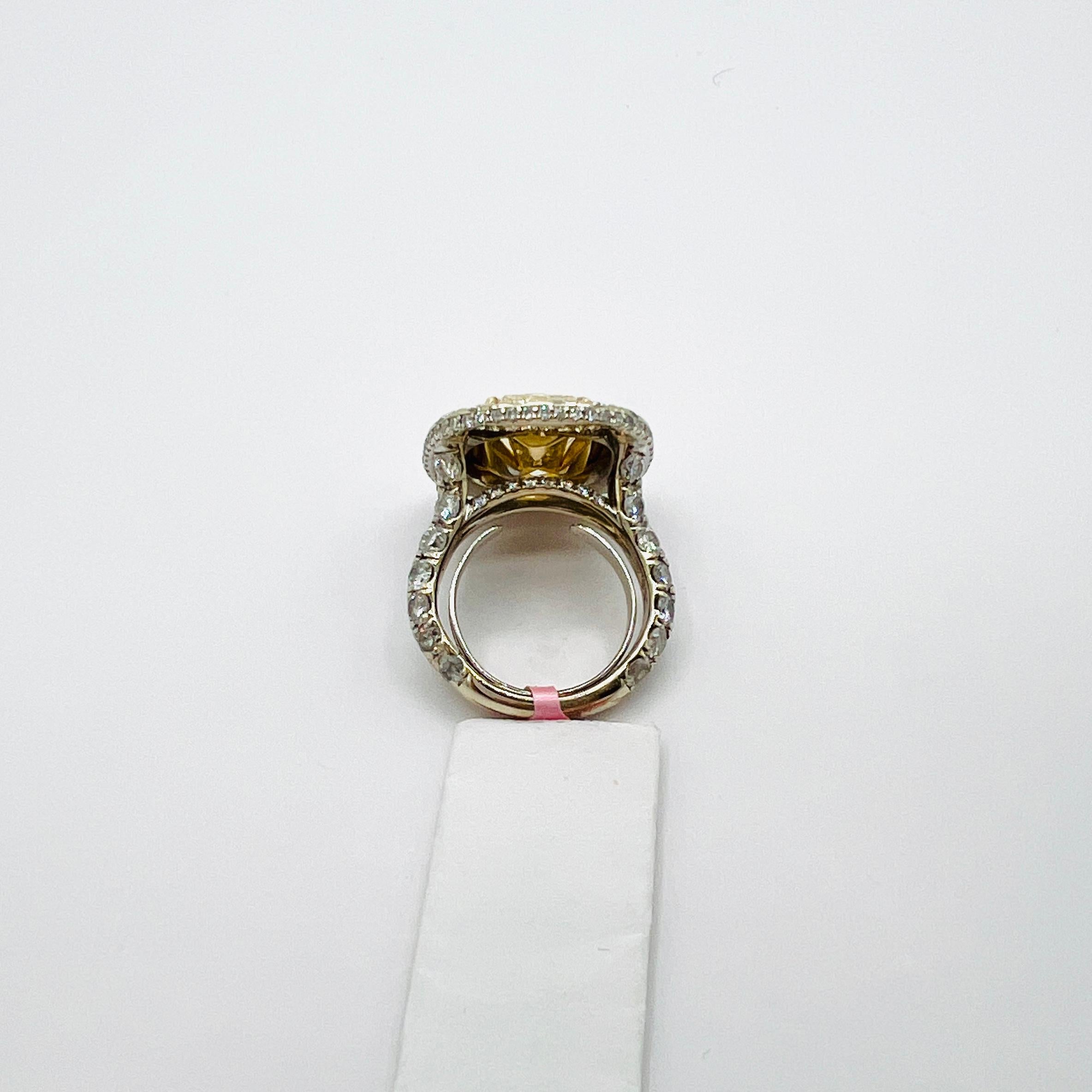 5 Carat Yellow Diamond Radiant, Pink Diamond, and White Diamond Ring in 18K For Sale 3