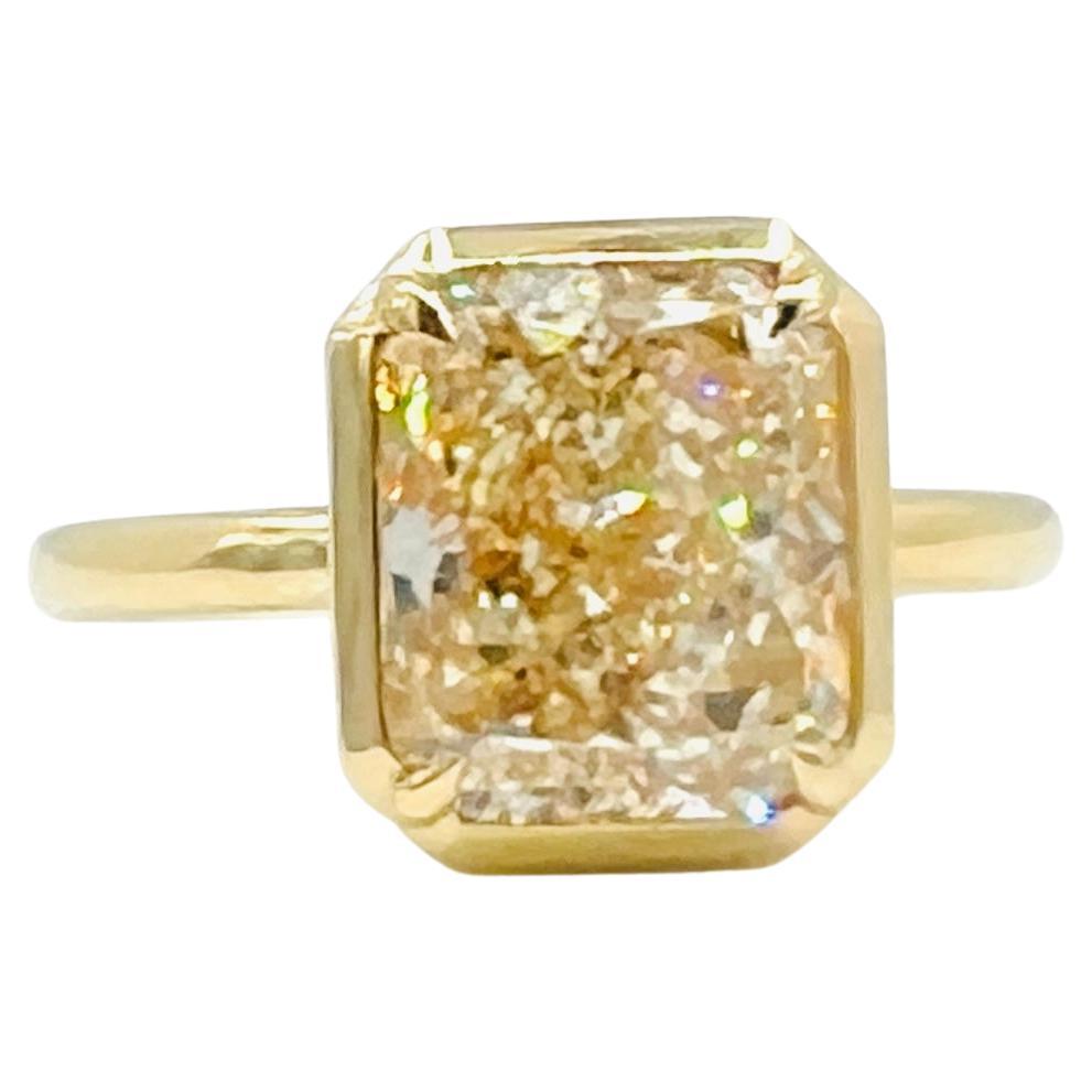 5 Karat gelber Diamant Radiant Solitär Lünettenring in 18k Gelbgold im Angebot