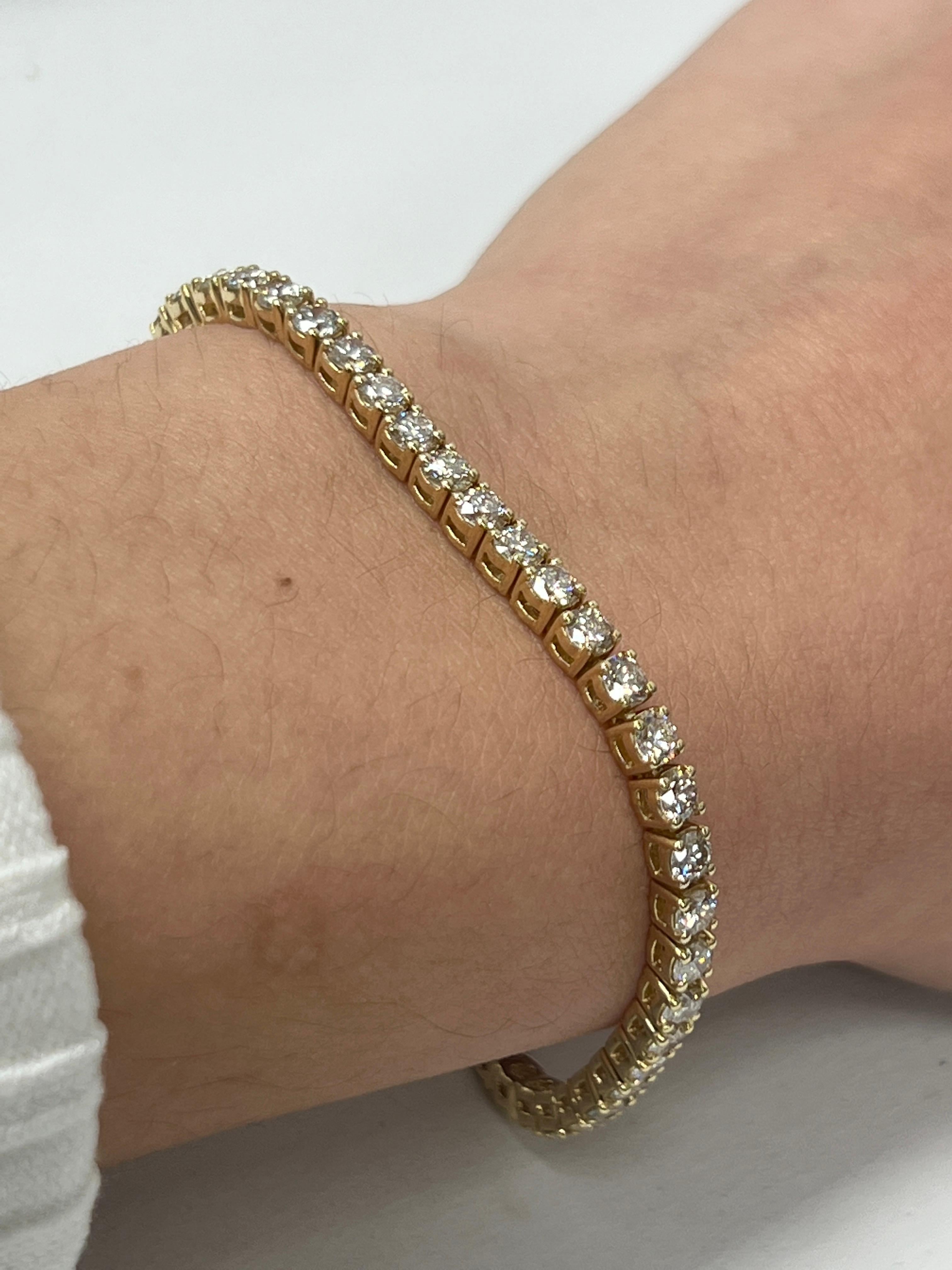 Moderne Bracelet en or jaune et diamants de 5 carats en vente