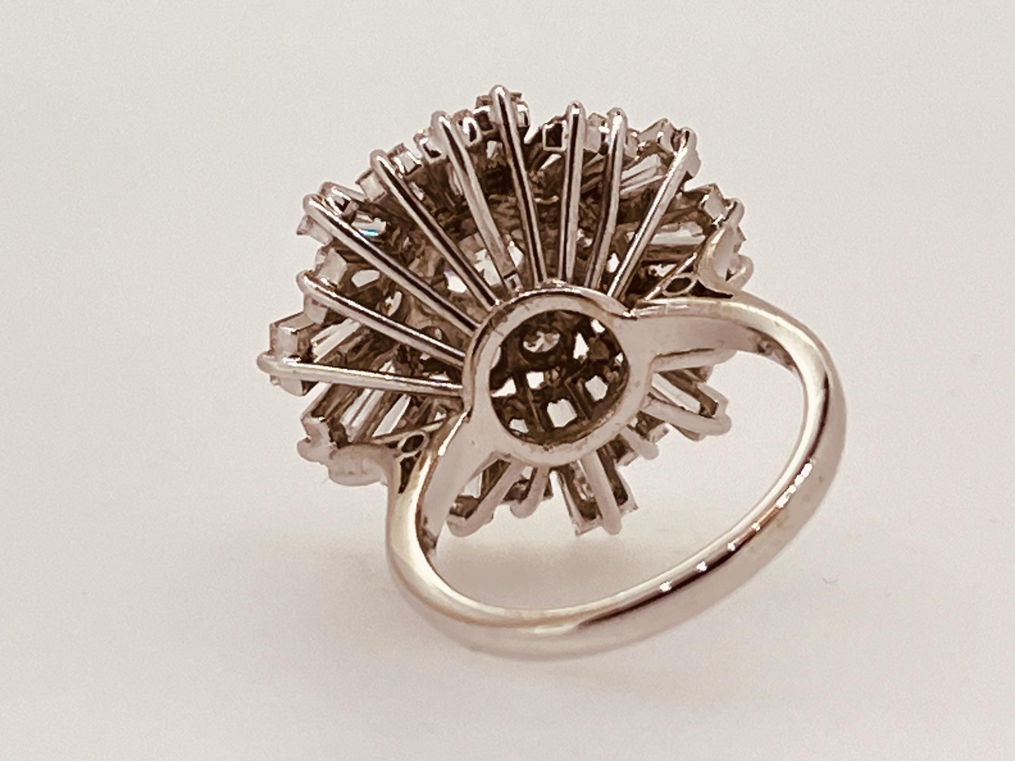 5 Carats Diamond Ballerina Ring Mounted in Platinum, GIA certified, Circa 1960's For Sale 9