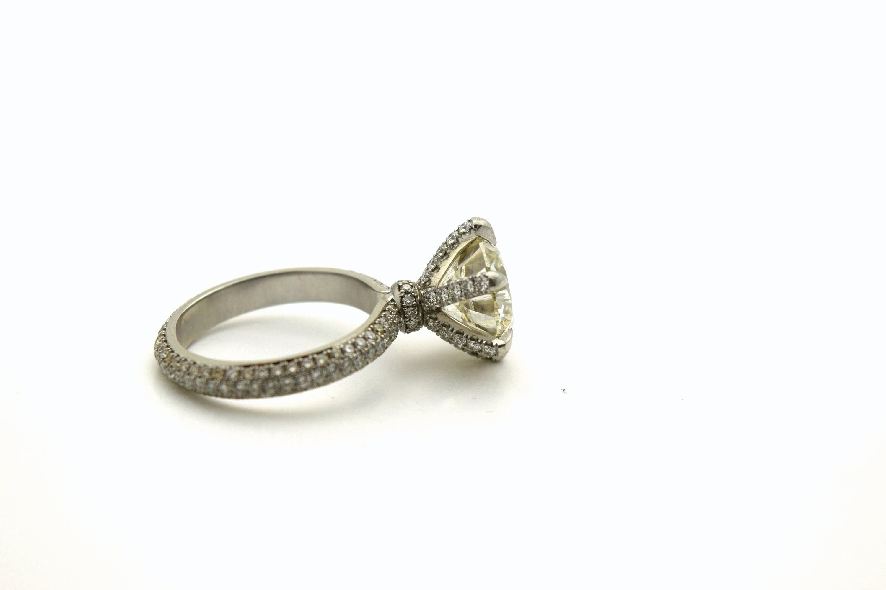 5 Karat Diamantring 18KT Gold Verlobungsring Moissanit Verlobungsring Pave im Zustand „Neu“ im Angebot in Boca Raton, FL