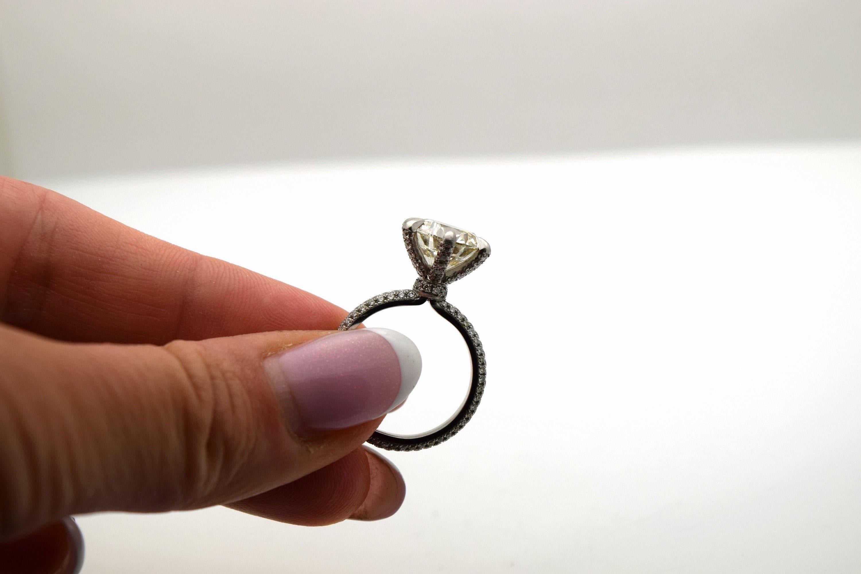 5 Karat Diamantring 18KT Gold Verlobungsring Moissanit Verlobungsring Pave im Angebot 4