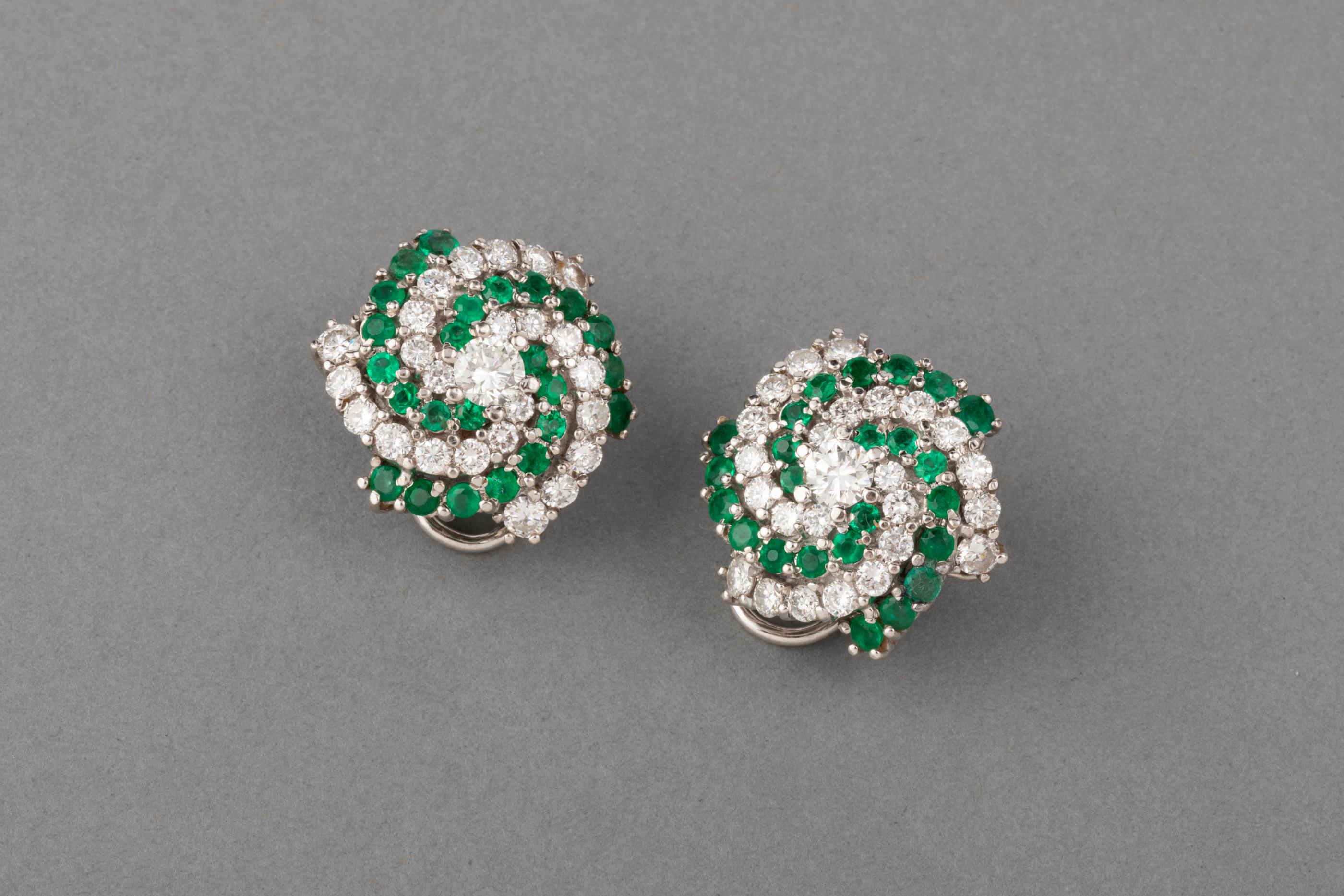 5 Carat Diamonds and 4 Carat Emeralds Ring and Earrings Set 9