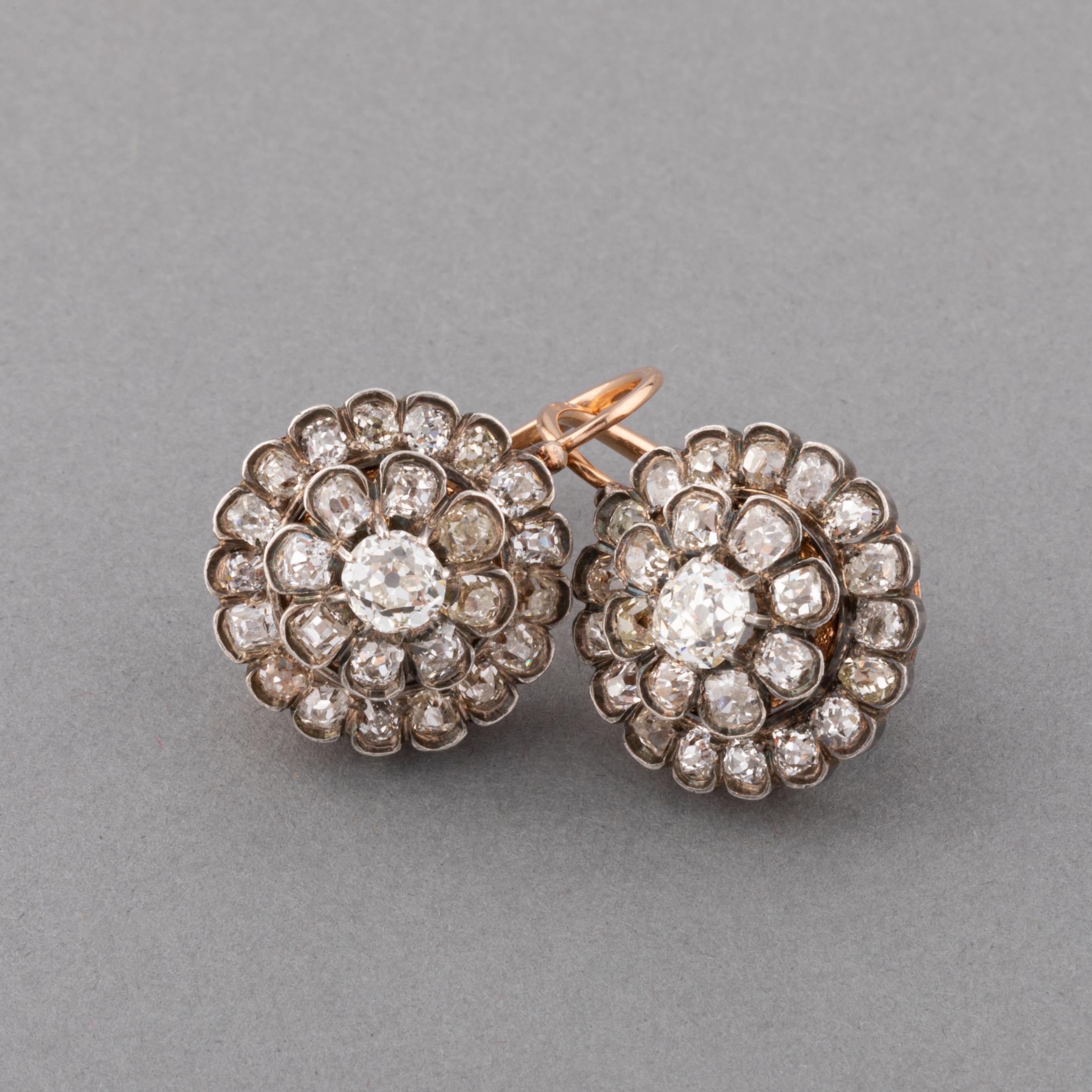 One very lovely pair of antique 19th century diamonds earrings.
Made in France circa 1850.
Made in rose gold 18k, silver and set with 5 carats or Old mine cut diamonds.
Diameter of cluster: 17mm. Total height: 23mm.
Weight: 8.70 grams.