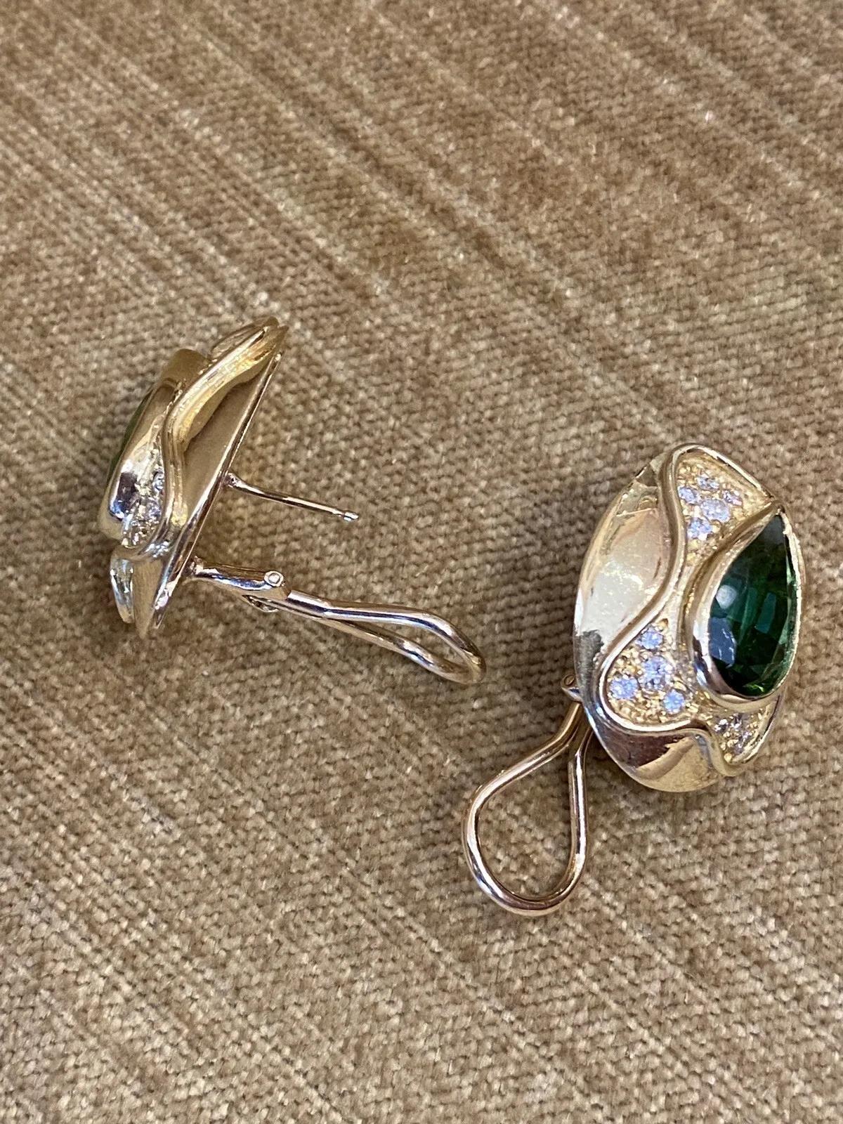 Boucles d'oreilles boutons ovales en or jaune 18 carats, tourmaline verte 5 carats et diamants Pour femmes en vente