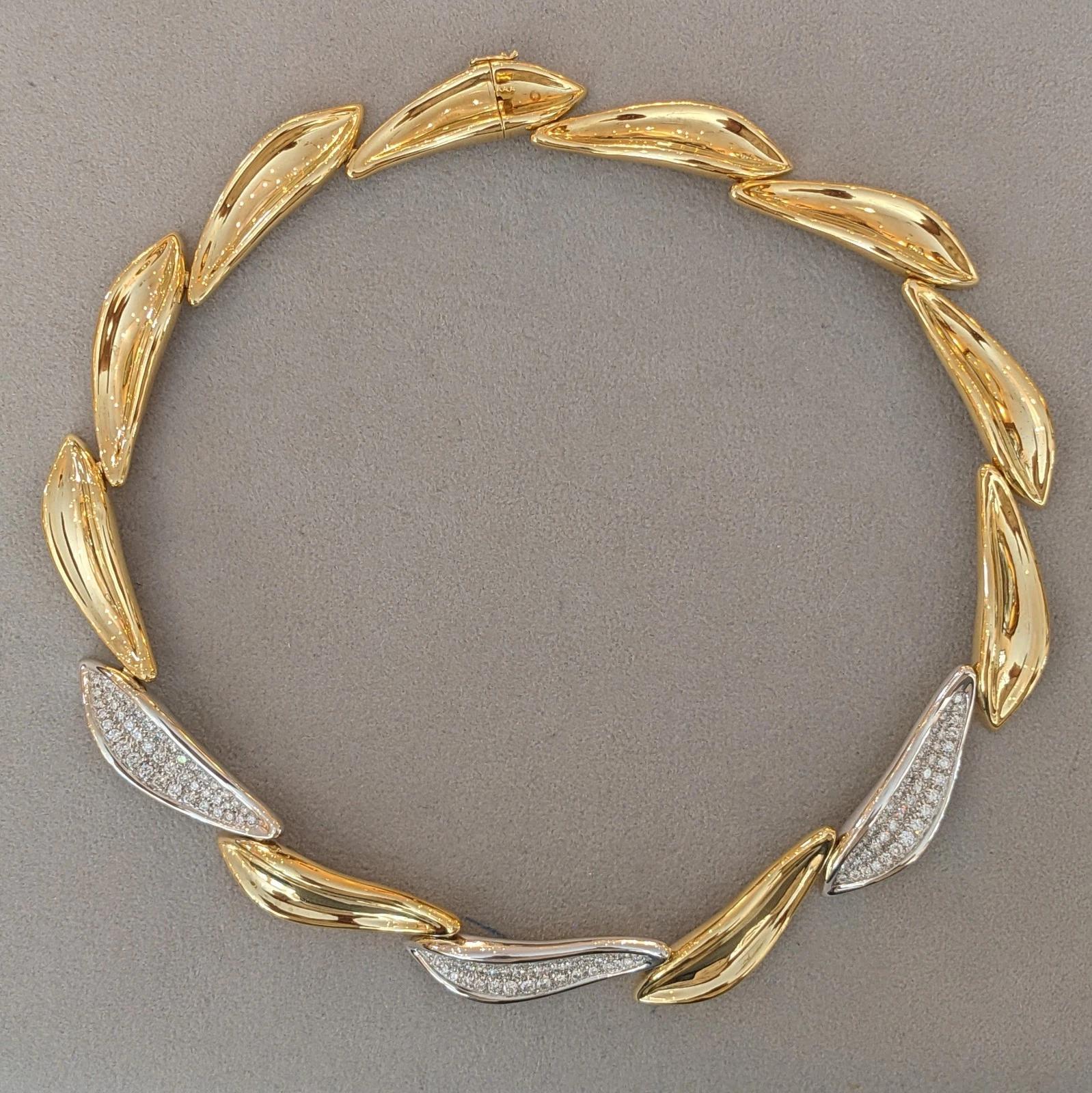 Taille ronde Collier feuille de diamants pavés de 5 carats en or jaune 18 carats en vente