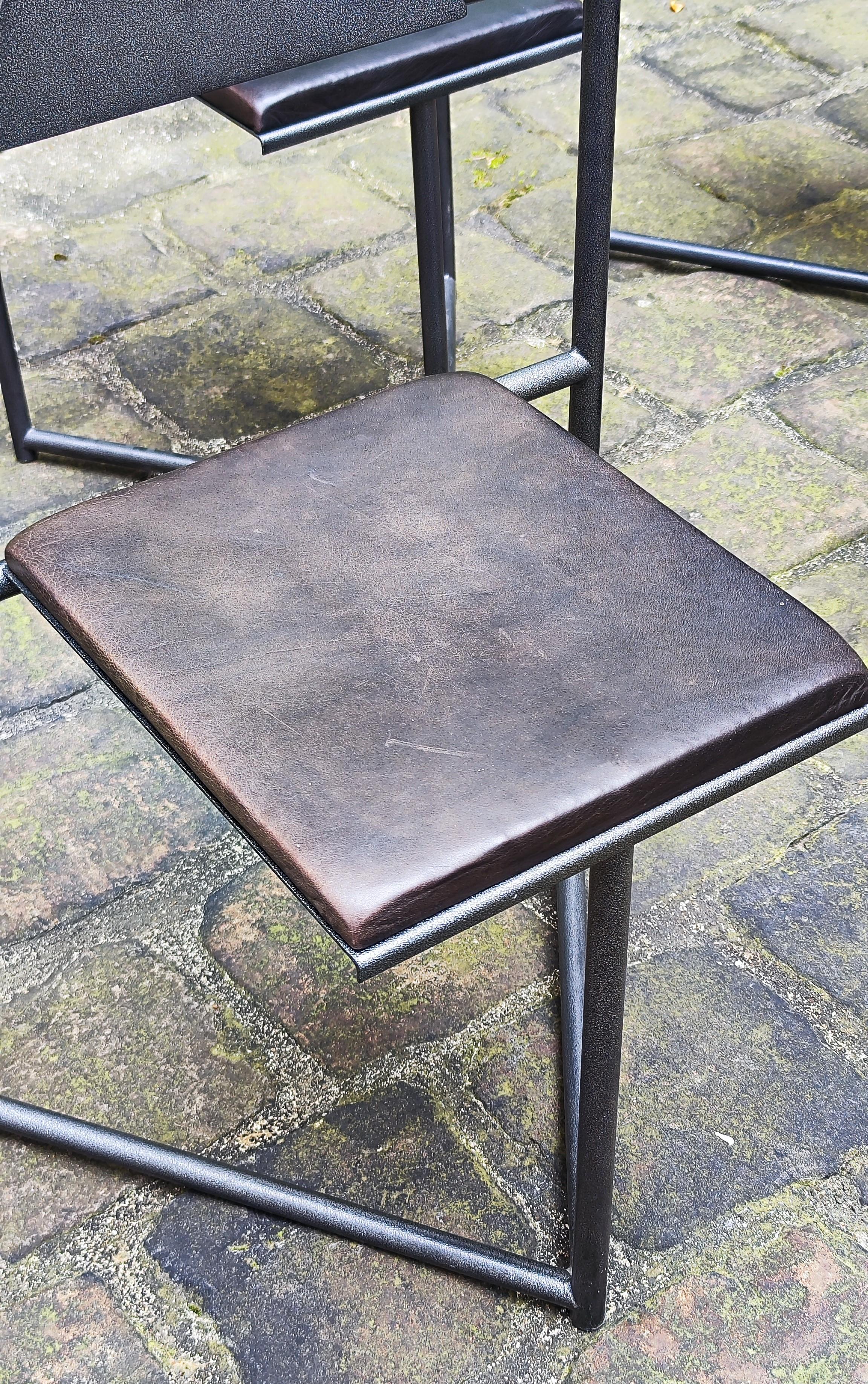5 chaises des années 1980 en acier et cuir qui pourraient être de Mario Botta ou Martin Szekely en vente 6