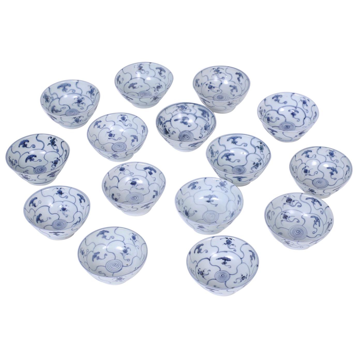 5 Chinese Blue and White Porcelain Bowls from the Ship Wrecked "Tek Sing"