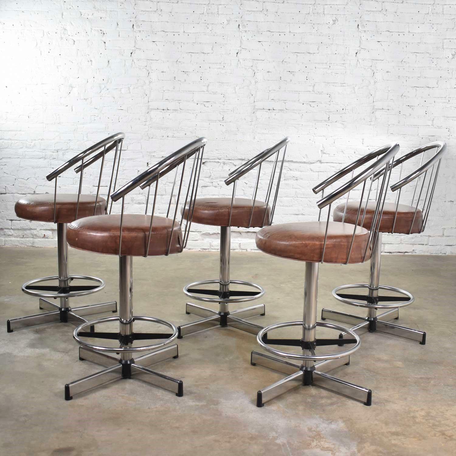 5 Cosco Modern Chrome Bar or Counter Stools with Brown Vinyl Faux Leather In Good Condition In Topeka, KS