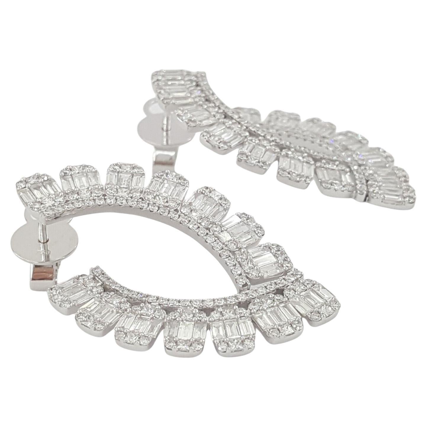 5 Karat Weiße Diamanten-Ohrringe (Moderne) im Angebot