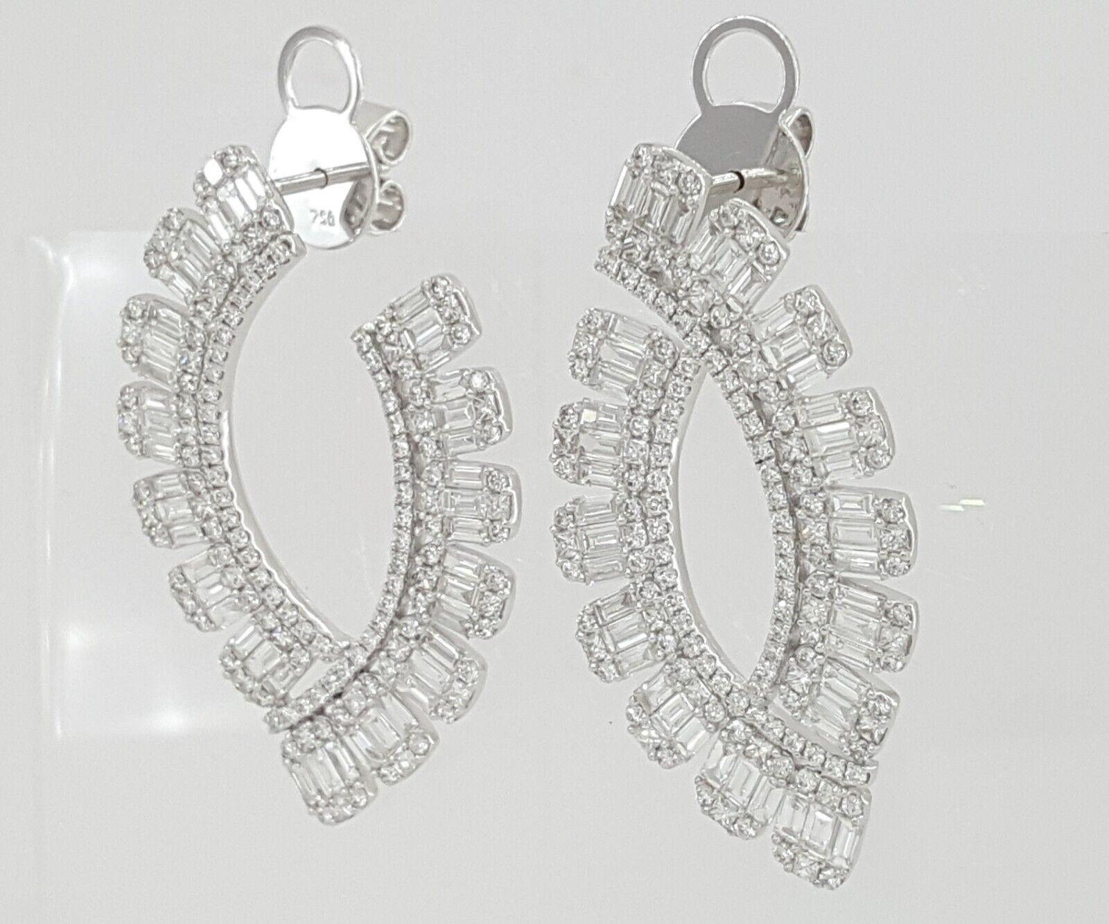5 Karat Weiße Diamanten-Ohrringe (Rundschliff) im Angebot