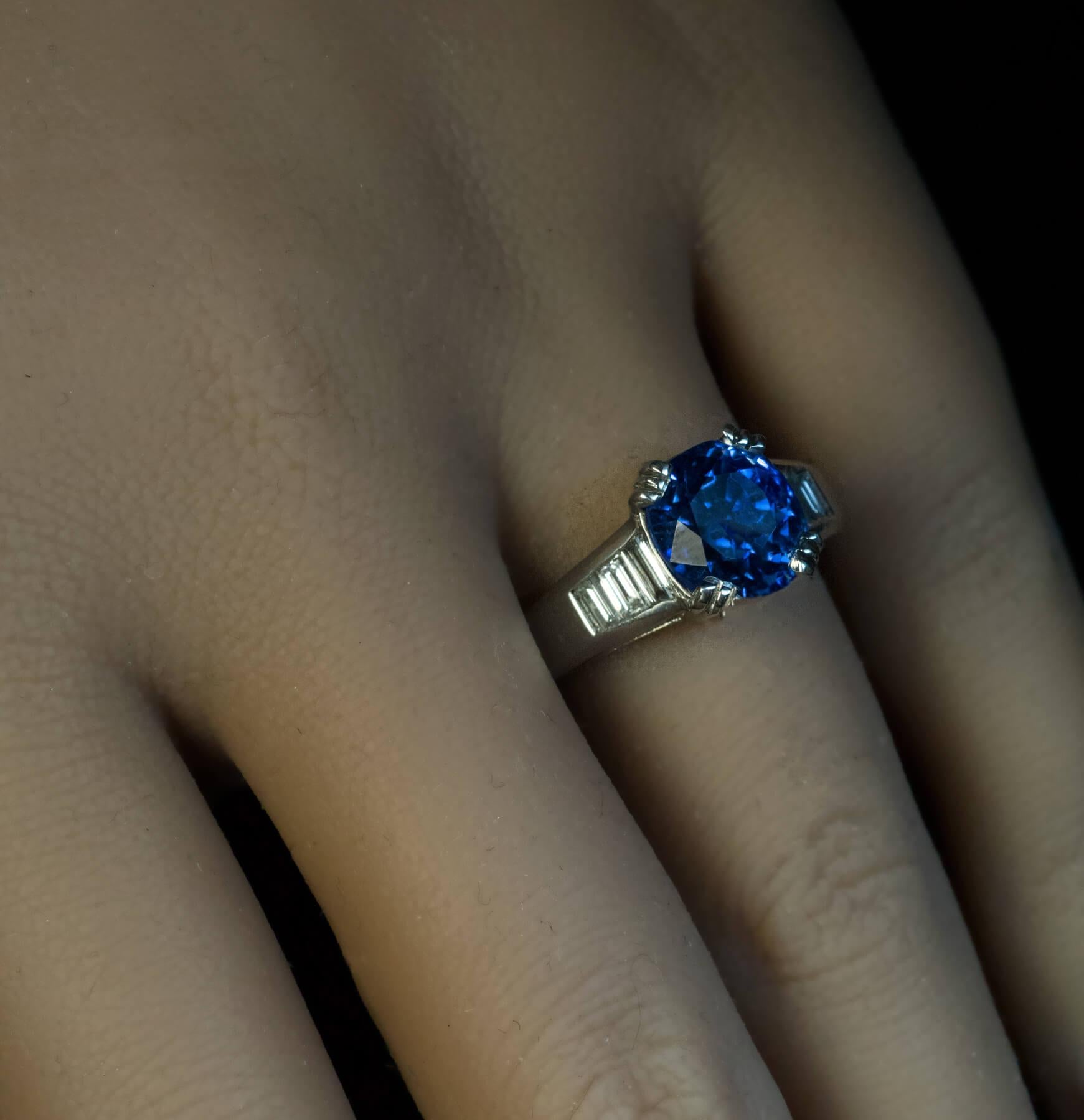 Verlobungsring mit 5 Karat Ceylon Saphir und Diamant aus Platin (Alteuropäischer Brillantschliff) im Angebot