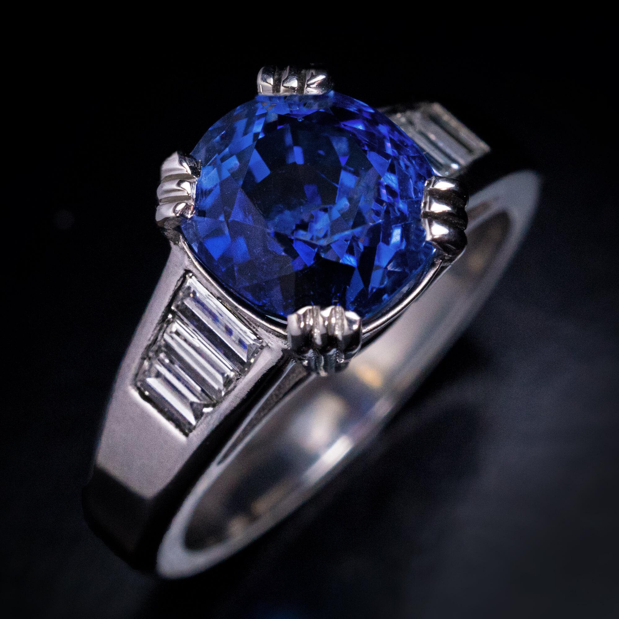 Women's or Men's 5 Ct Ceylon Sapphire Diamond Platinum Engagement Ring For Sale
