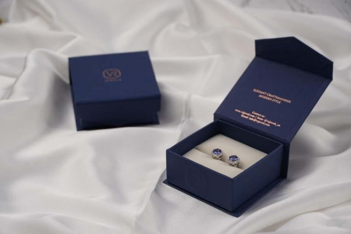 Clous d'oreilles en or blanc 18 carats, topaze bleue naturelle 5 carats et diamants Pour femmes en vente