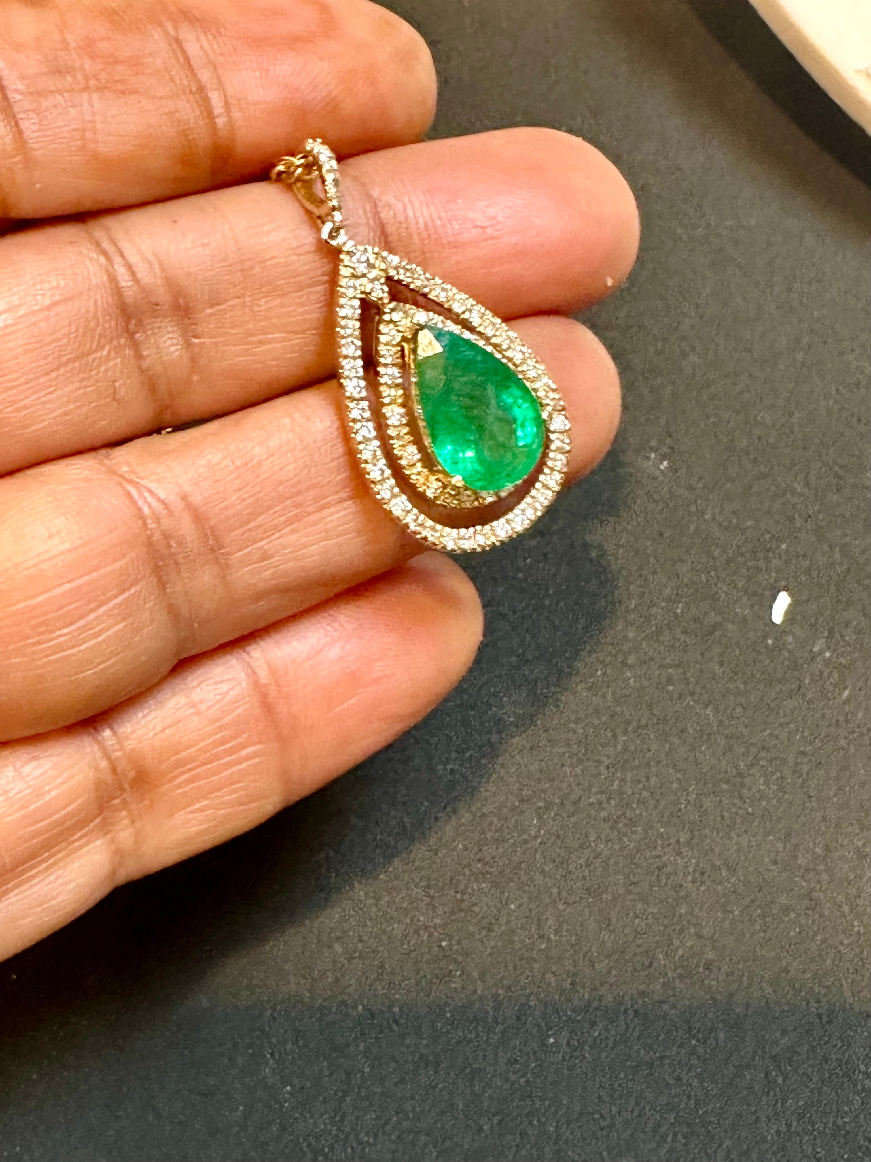 Pear Cut 5 Ct Natural Emerald Zambia & 1.2 Ct Diamonds Pendant 14 Karat Yellow Gold Chain