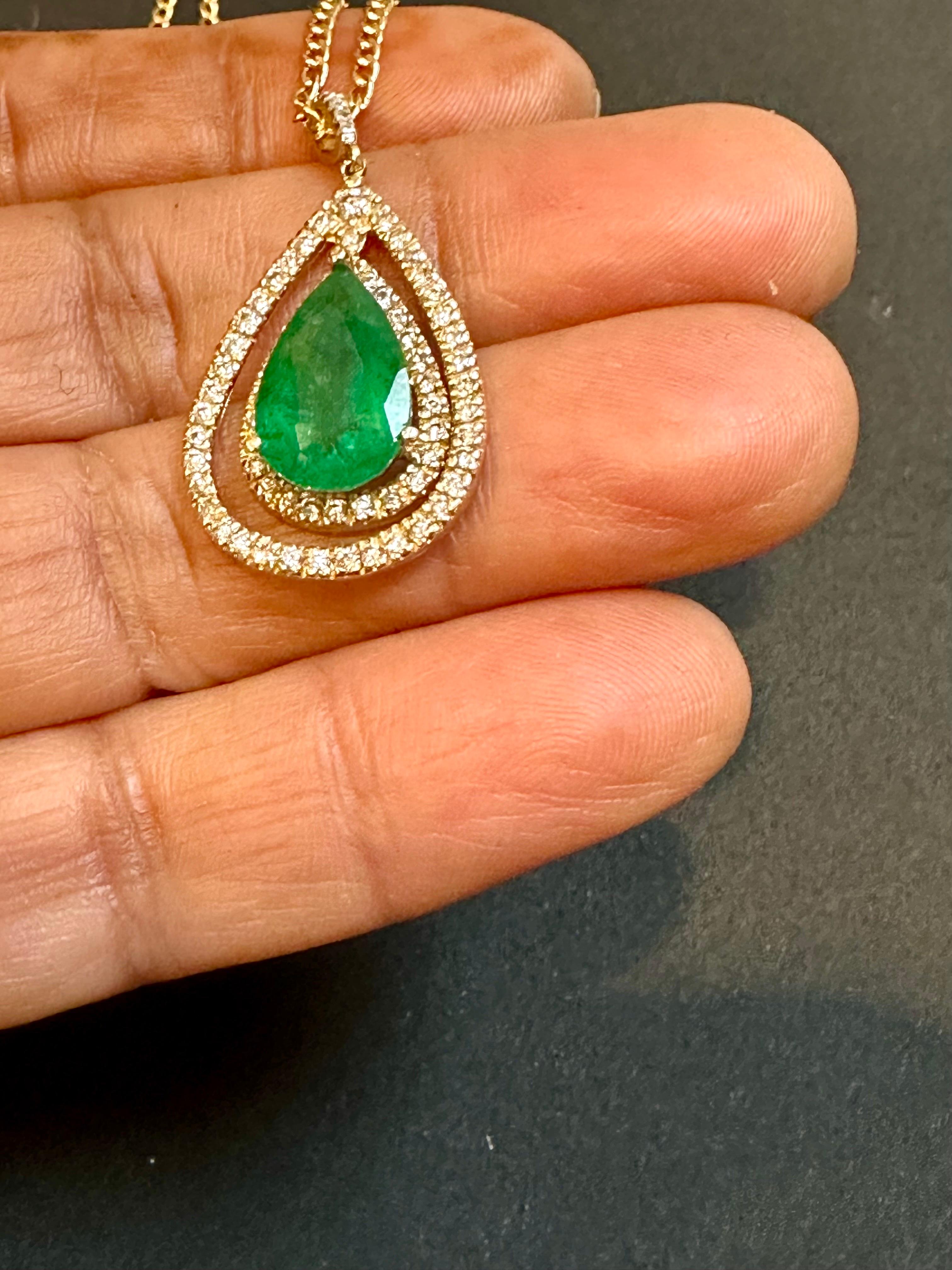 5 Ct Natural Emerald Zambia & 1.2 Ct Diamonds Pendant 14 Karat Yellow Gold Chain In Excellent Condition In New York, NY