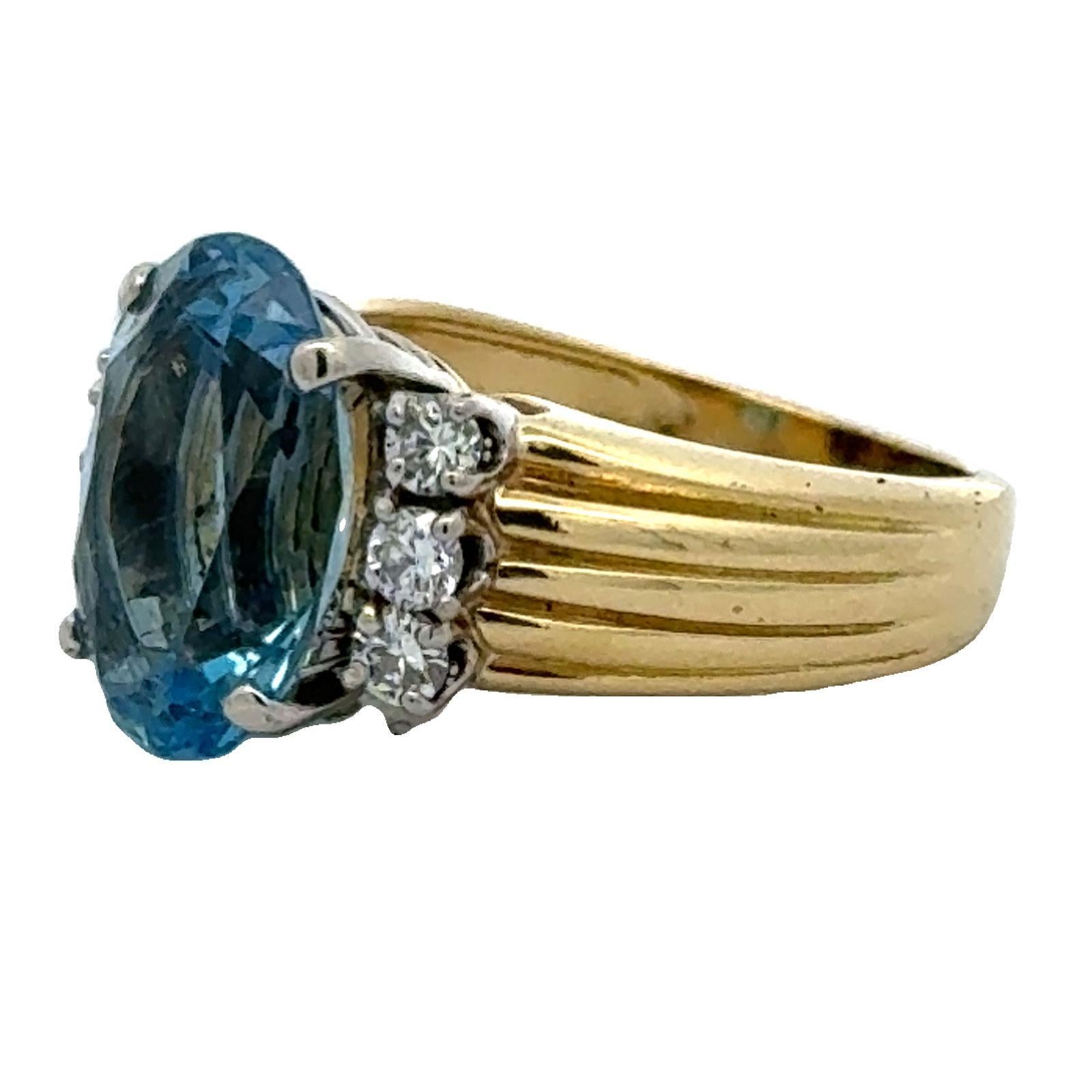 Contemporary 5-CT Oval Aquamarine Diamond 18 Karat Yellow Gold Vintage Cocktail Ring